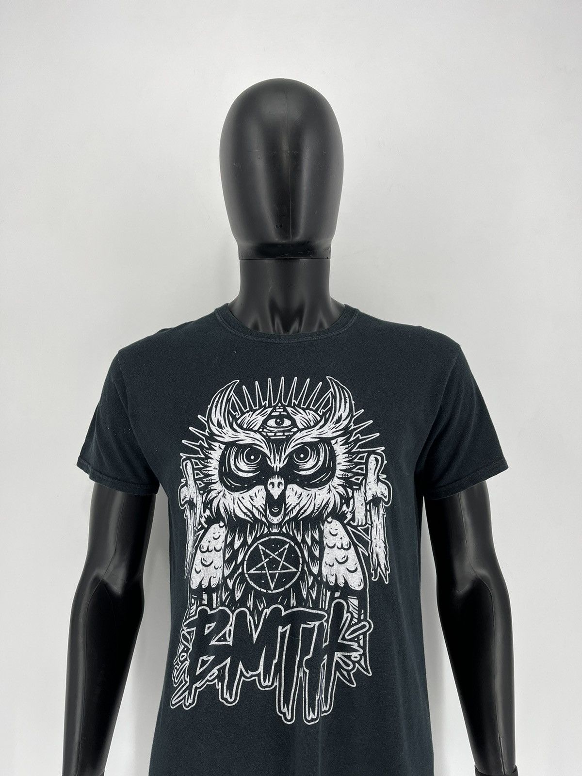 Band Tees Mens Vintage Y2K T Shirt Bring Me The Horizon Size M Size US M / EU 48-50 / 2 - 5 Thumbnail