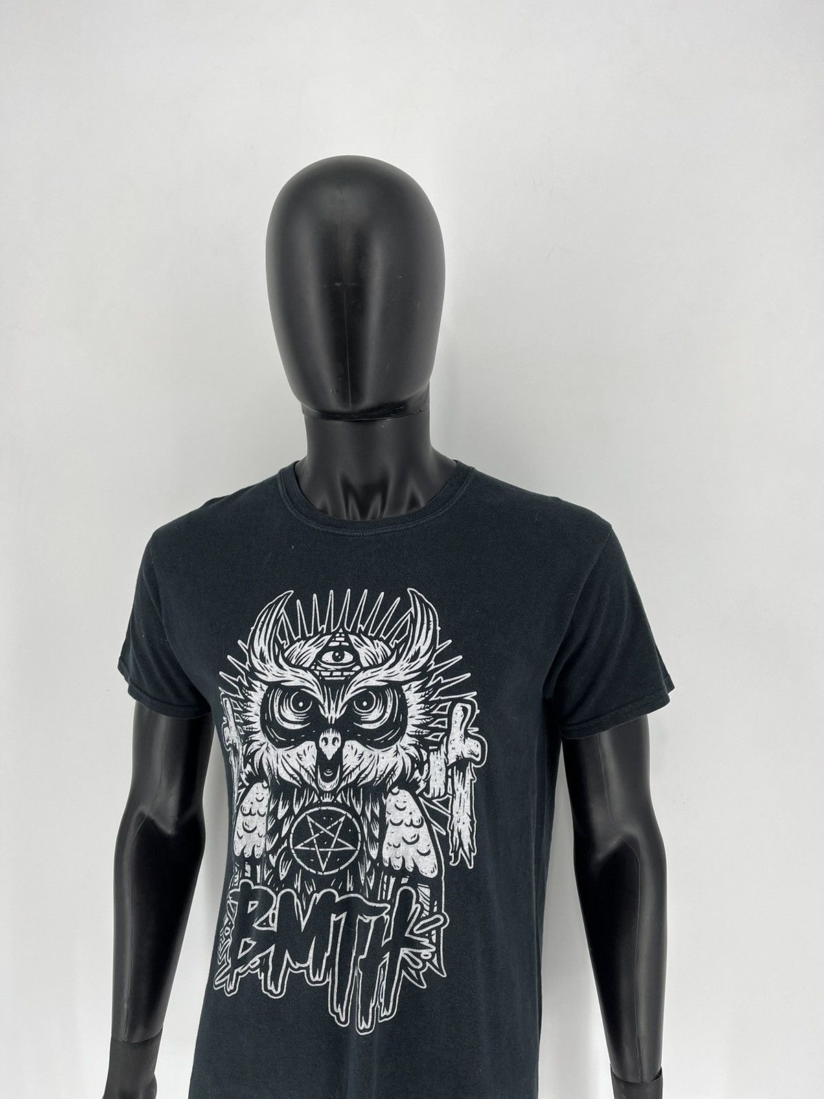 Band Tees Mens Vintage Y2K T Shirt Bring Me The Horizon Size M Size US M / EU 48-50 / 2 - 4 Thumbnail