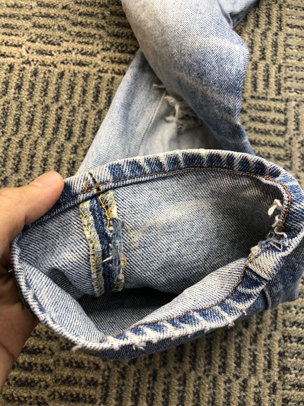 Levi's Vintage Levis 505 Distressed Faded Blue Jeans Size US 26 / EU 42 - 12 Thumbnail