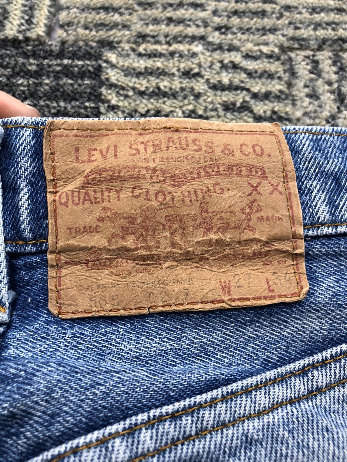 Levi's Vintage Levis 505 Distressed Faded Blue Jeans Size US 26 / EU 42 - 16 Thumbnail