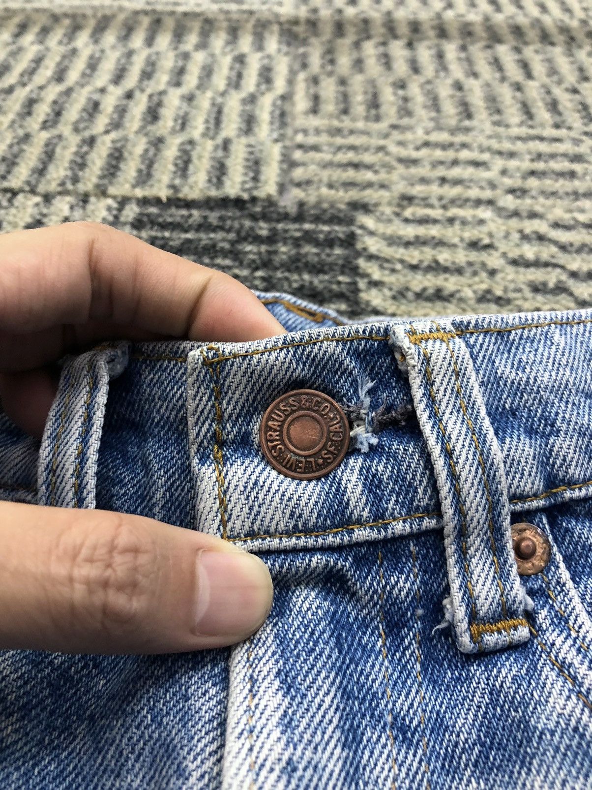Levi's Vintage Levis 505 Distressed Faded Blue Jeans Size US 26 / EU 42 - 6 Thumbnail
