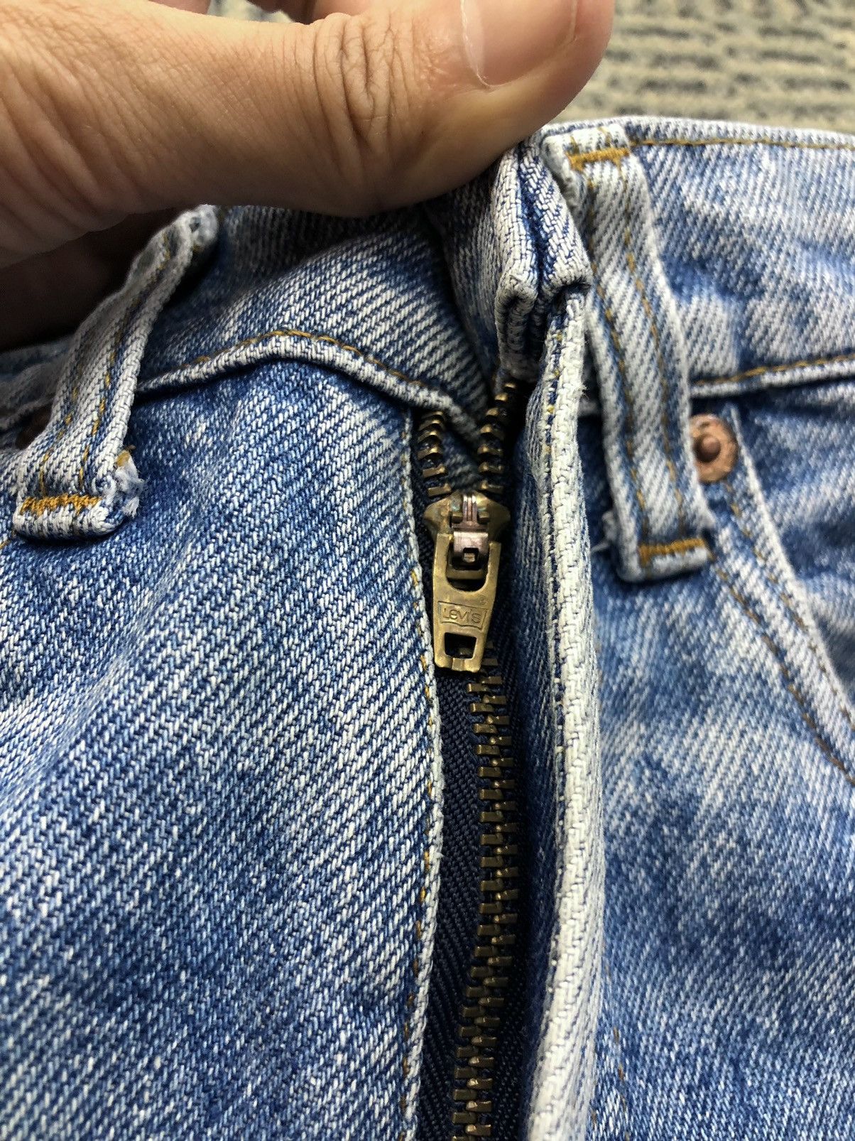 Levi's Vintage Levis 505 Distressed Faded Blue Jeans Size US 26 / EU 42 - 7 Thumbnail