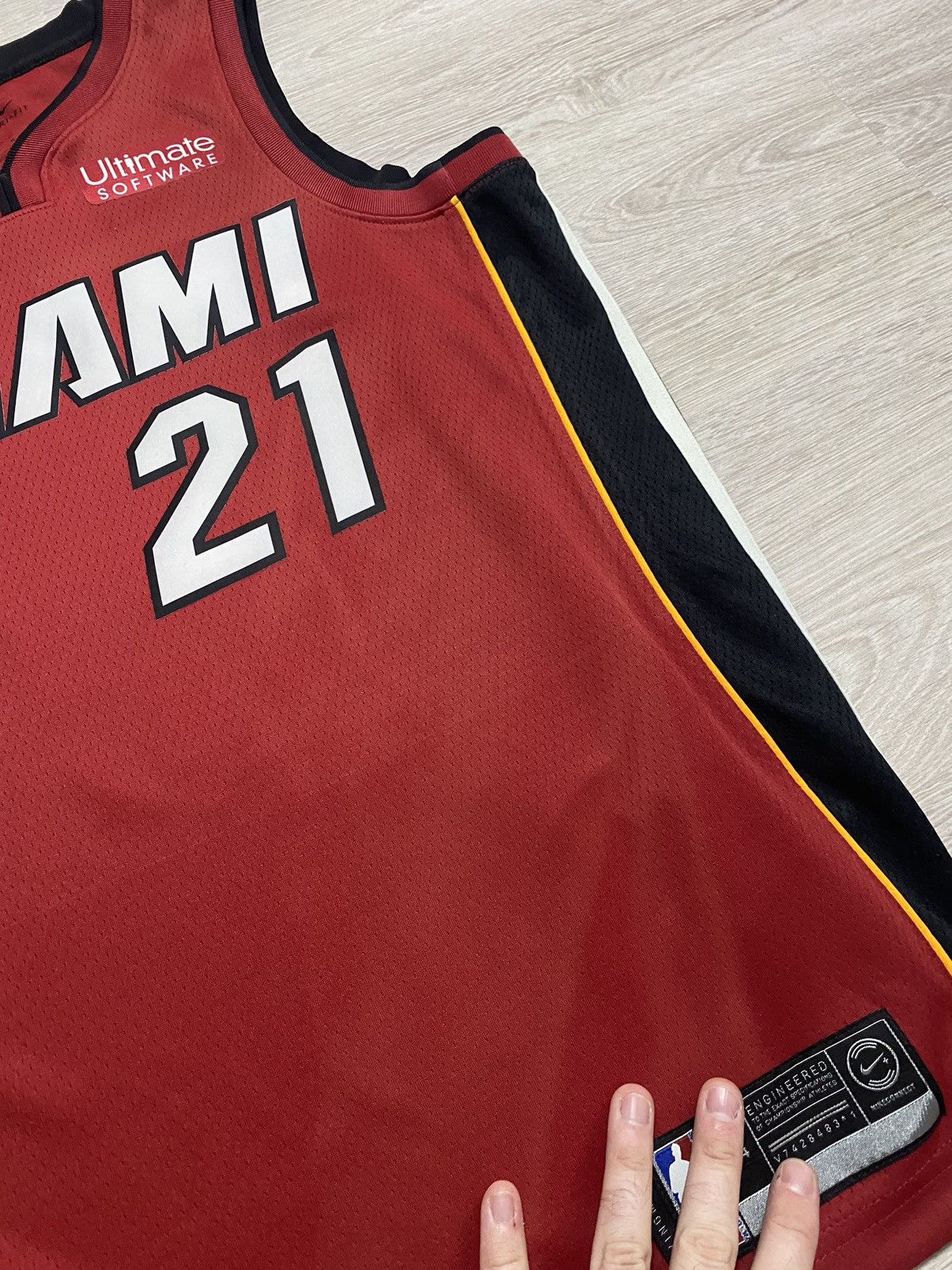 NBA Nike Jersey NBA Miami hits 21# WHITESIDE Size US M / EU 48-50 / 2 - 13 Thumbnail