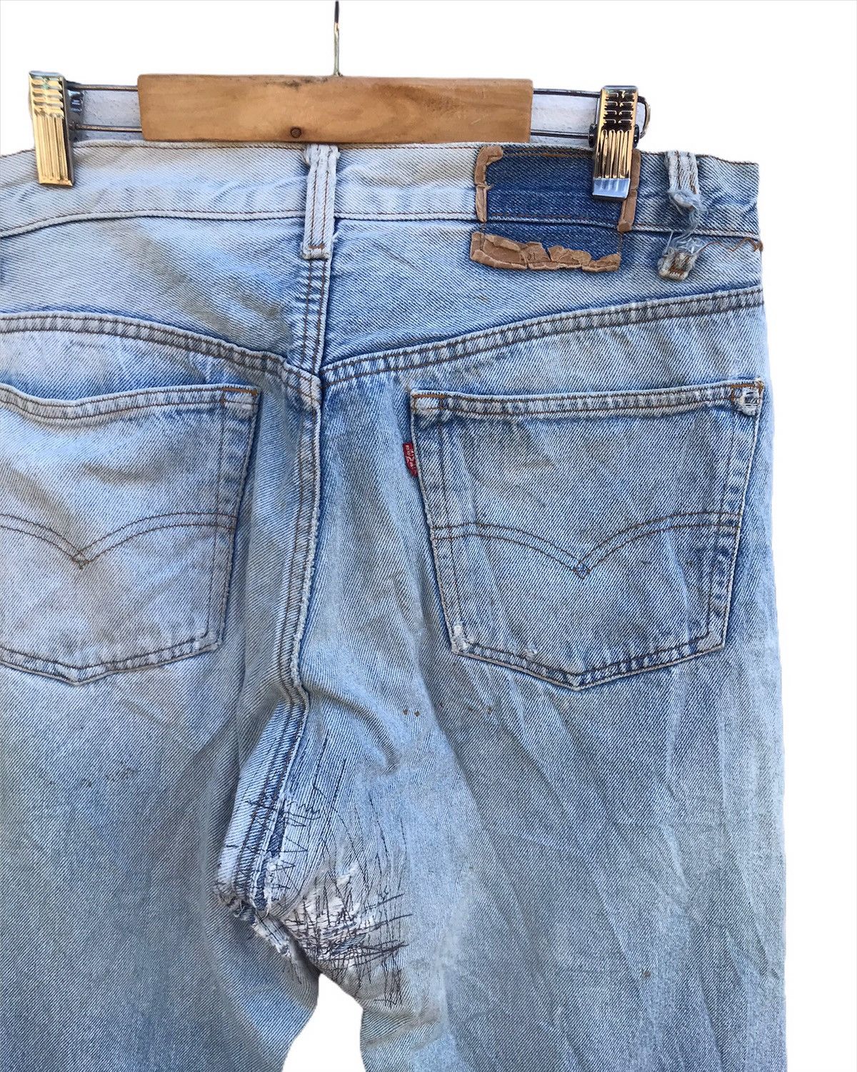 Levi's 32x28 vtg Levi’s 501 button 555 light wash blue denim jeans Size US 32 / EU 48 - 6 Thumbnail