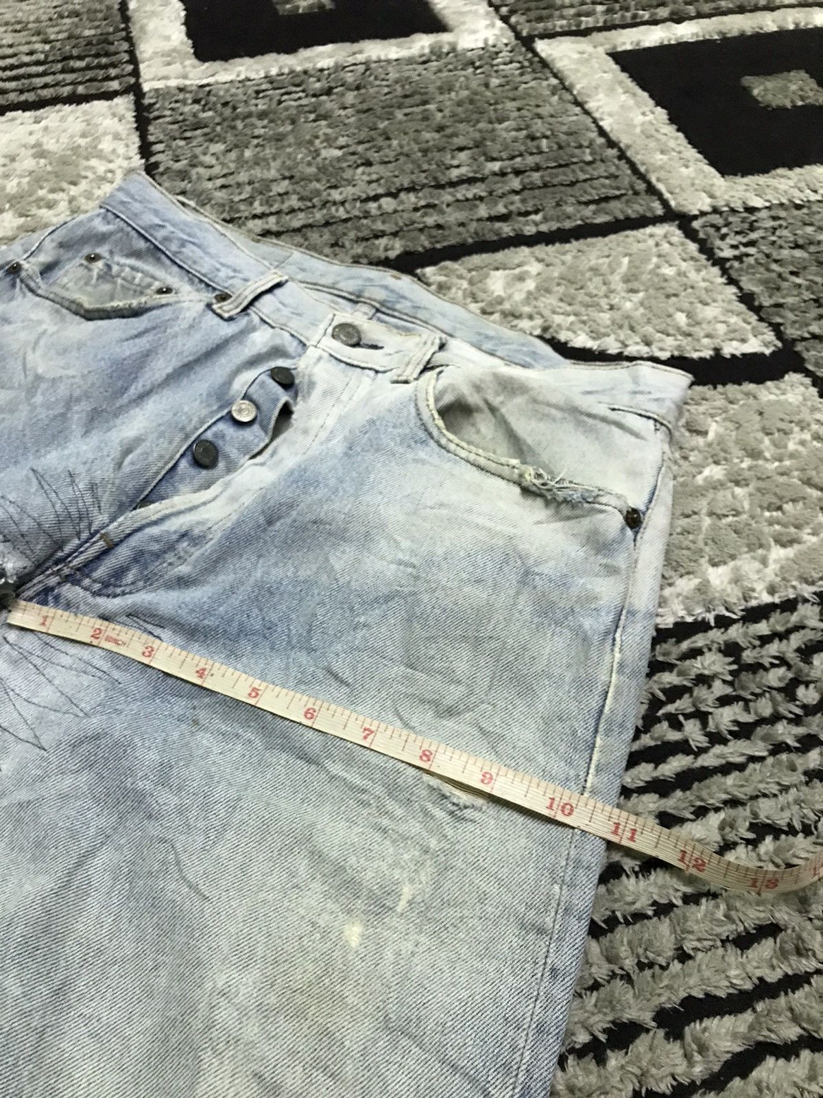 Levi's 32x28 vtg Levi’s 501 button 555 light wash blue denim jeans Size US 32 / EU 48 - 12 Thumbnail