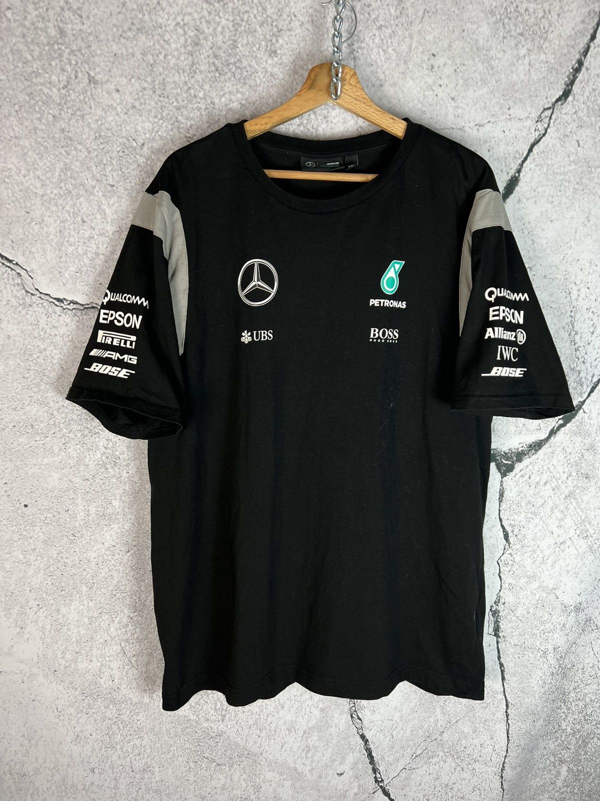 BMW Mercedes AMG Petronas Hugo Boss Formula uno tshirt Size US XXL / EU 58 / 5 - 1 Thumbnail