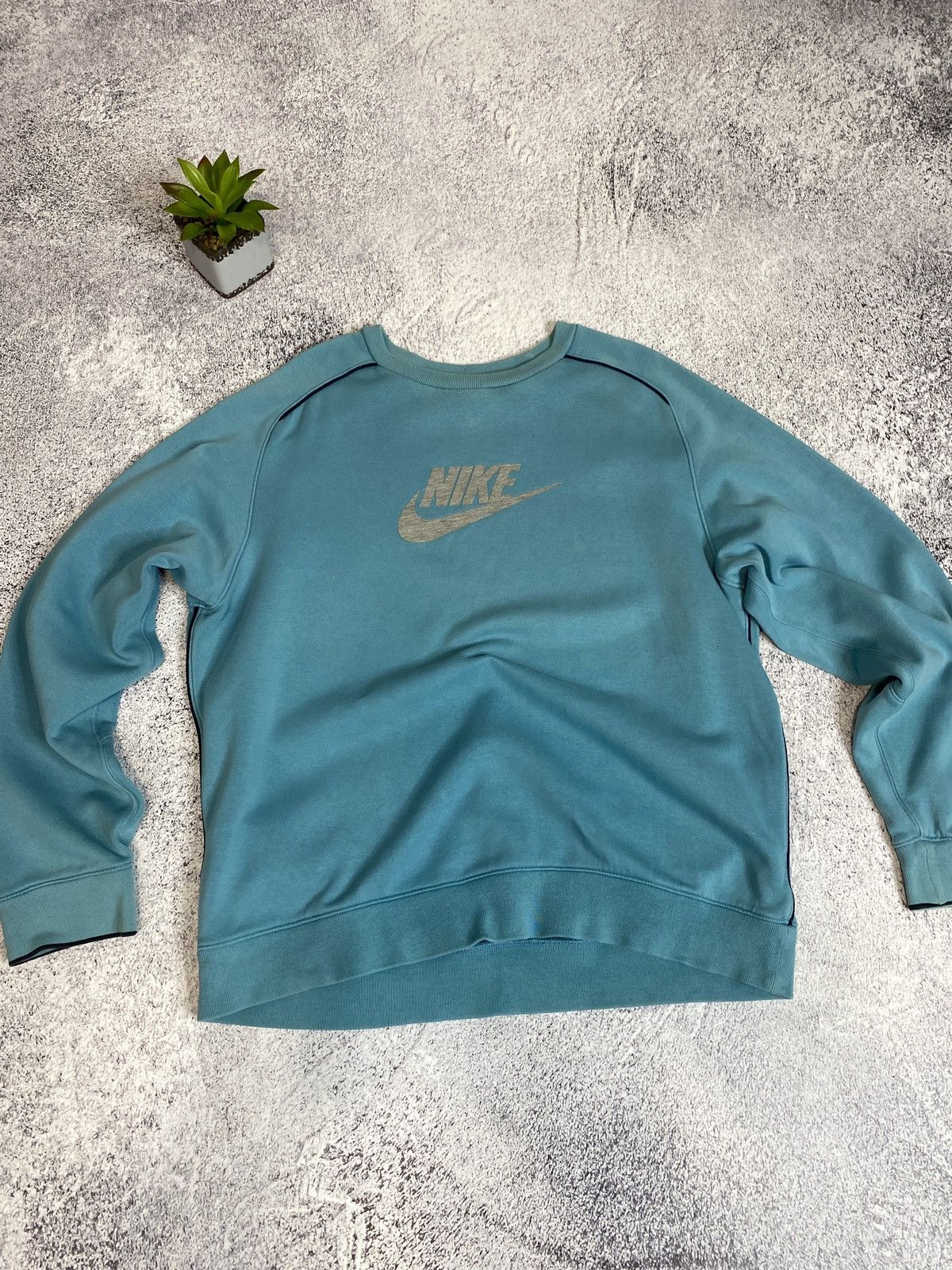Nike Vintage Nike❤️ Sweatshirt Crewneck Embroidered Swoosh Logo Size US XL / EU 56 / 4 - 2 Thumbnail