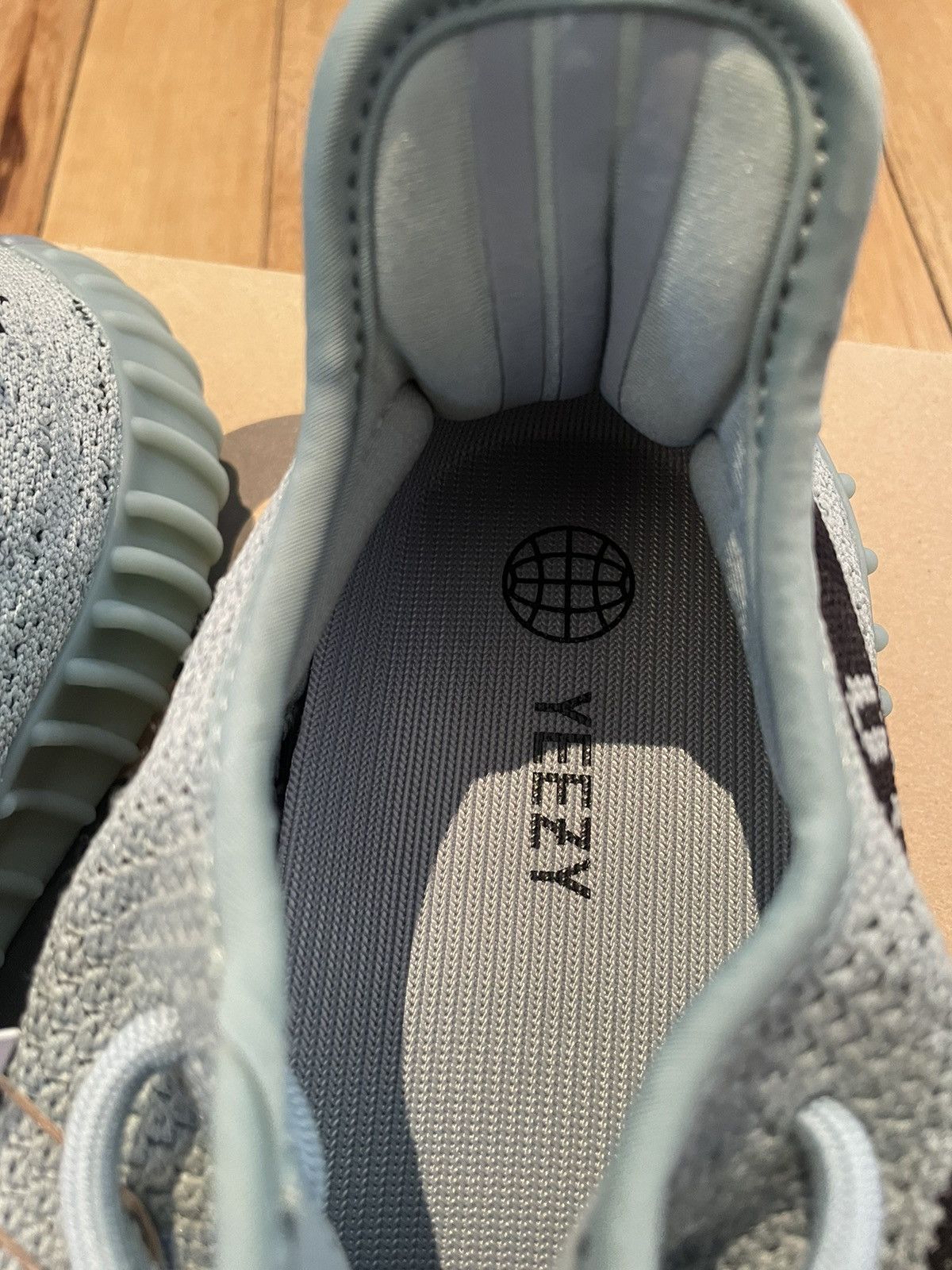 Adidas × Kanye West Yeezy 350 v2 Salt Size US 8.5 / EU 41-42 - 5 Thumbnail
