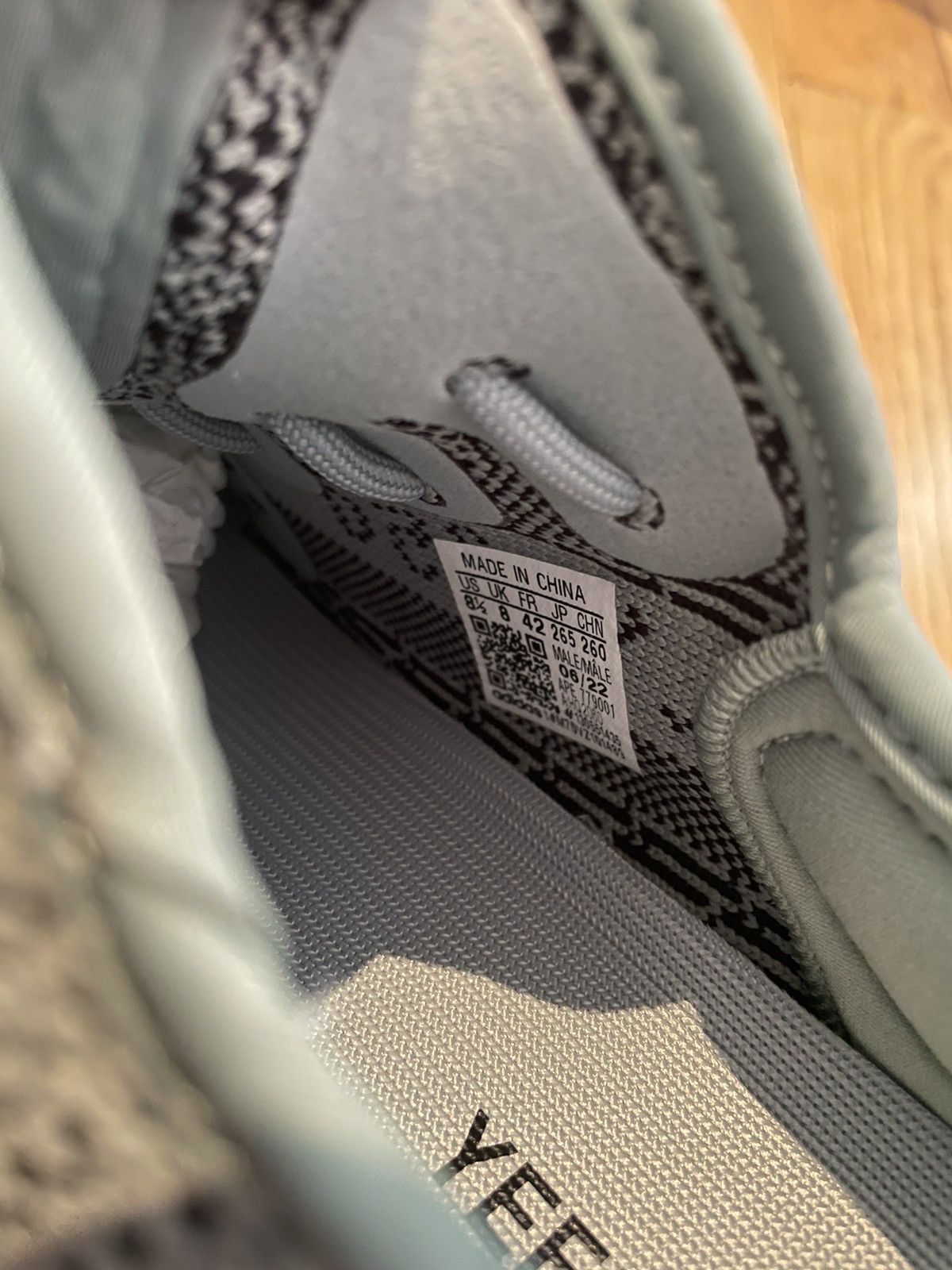 Adidas × Kanye West Yeezy 350 v2 Salt Size US 8.5 / EU 41-42 - 6 Thumbnail