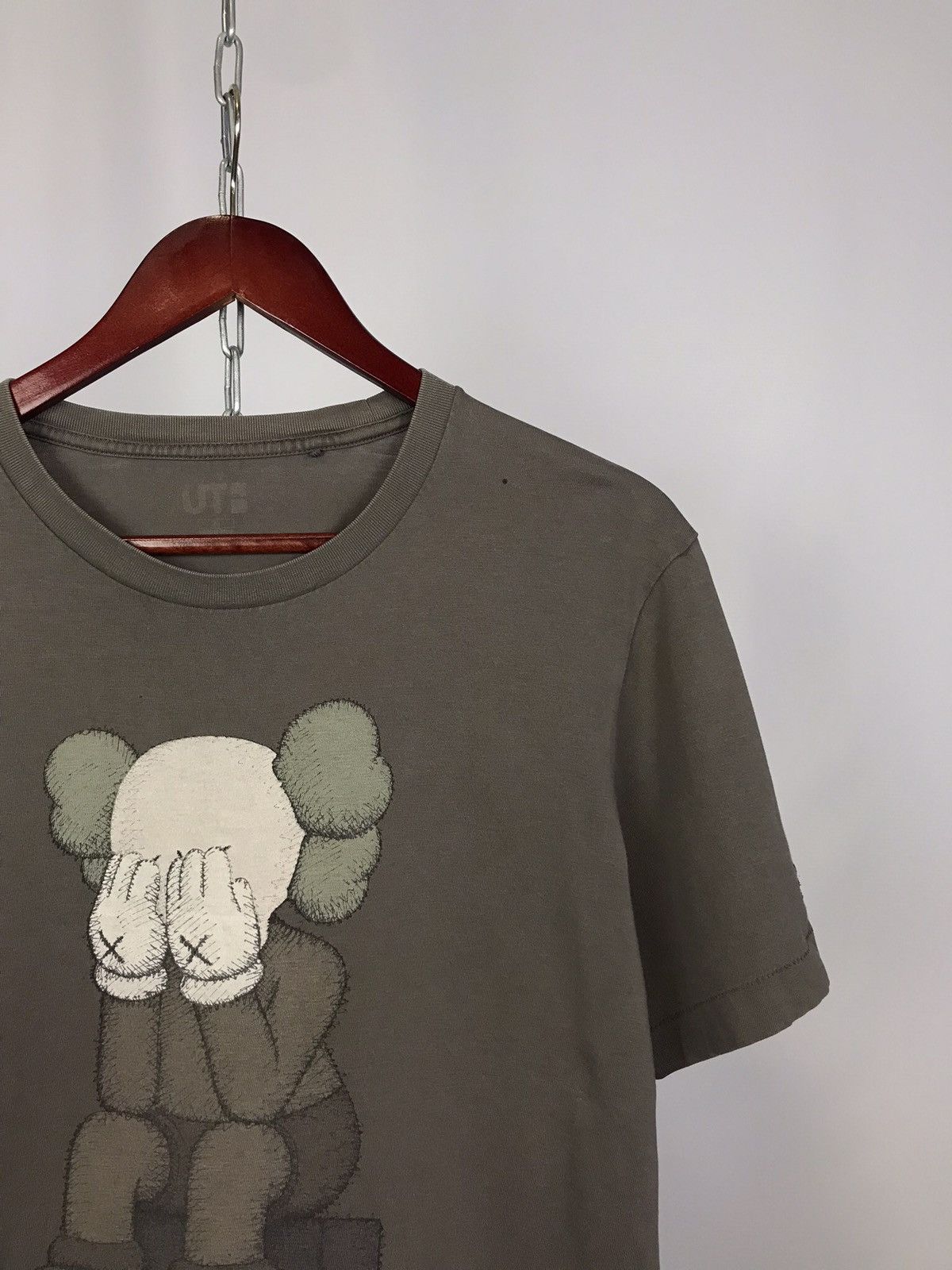 Kaws Kaws T-shirts big logo hype streetwear Size US M / EU 48-50 / 2 - 2 Thumbnail