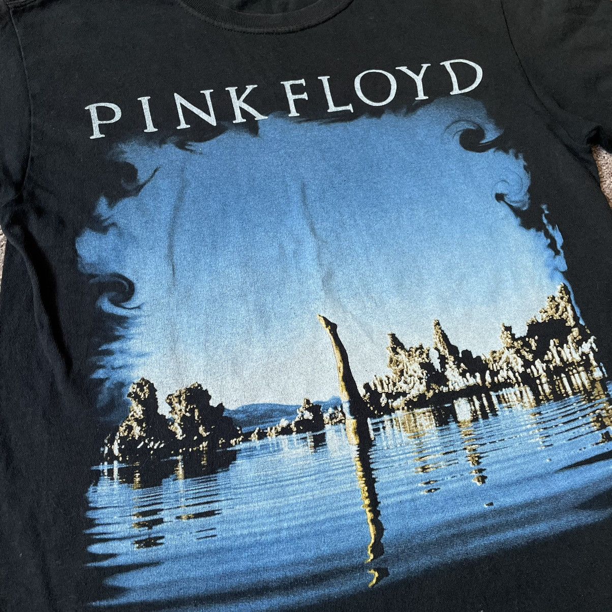 Vintage Vintage 90s Pink Floyd Band Tee Sun Faded Graphic Grunge S Size US S / EU 44-46 / 1 - 6 Thumbnail