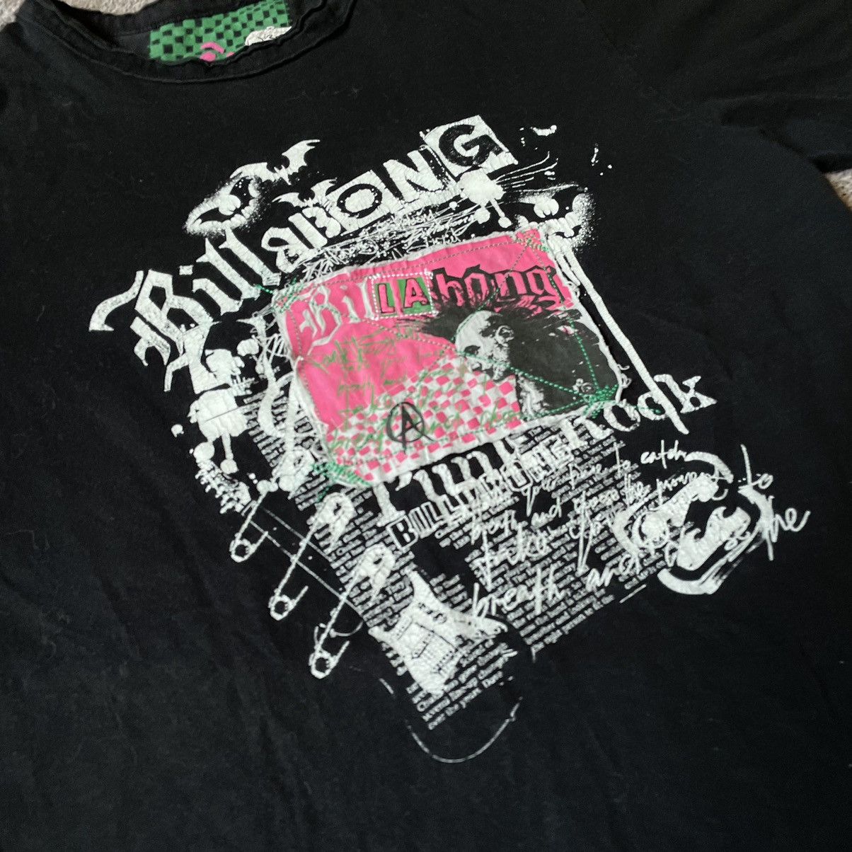 Vintage Vintage Y2K Billabong Thrashed Graphic Tee Skate Black M Size US M / EU 48-50 / 2 - 6 Thumbnail