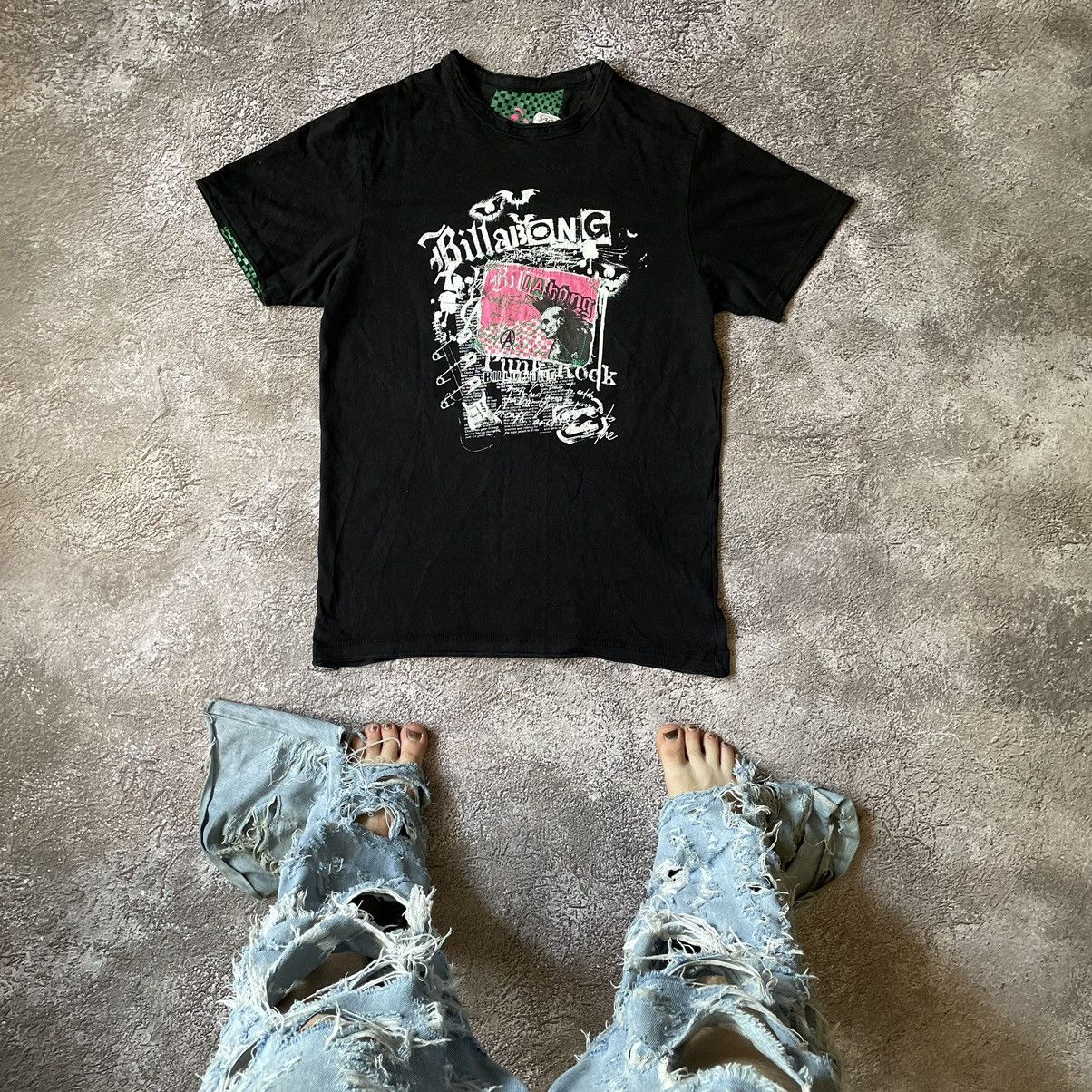 Vintage Vintage Y2K Billabong Thrashed Graphic Tee Skate Black M Size US M / EU 48-50 / 2 - 1 Thumbnail