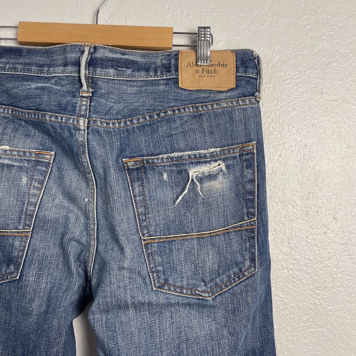 Abercrombie & Fitch Vintage Abercrombie & Fitch Distressed Denim Jeans Size US 35 - 8 Thumbnail