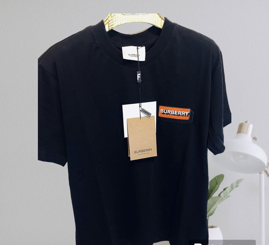 BURBERRY Men's Kay Crew T-Shirt with Logo Patch size Large