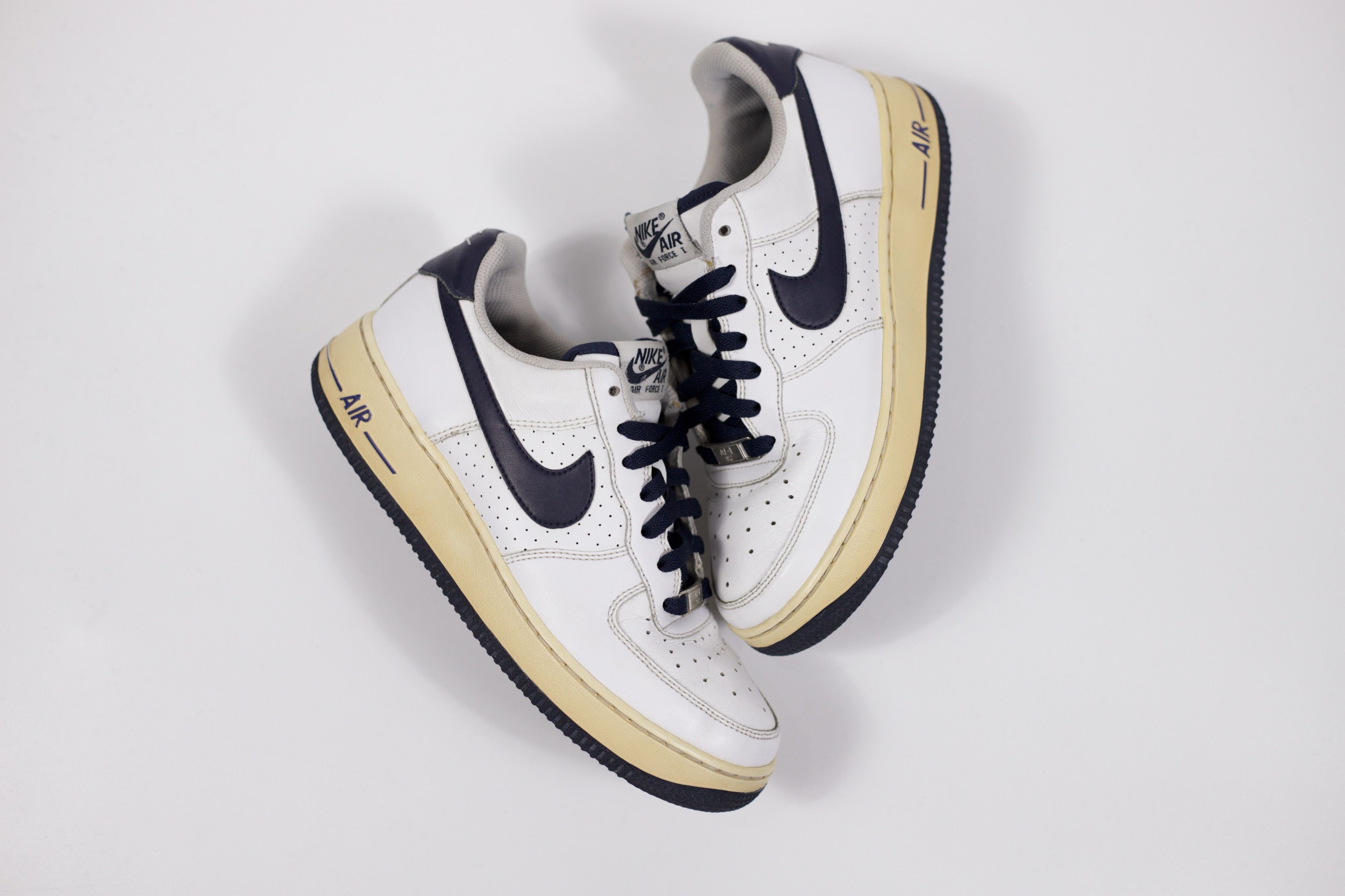Nike 2009 Nike Air Force 1 Low Perf White Obsidian Size US 6 / EU 39 - 2 Thumbnail