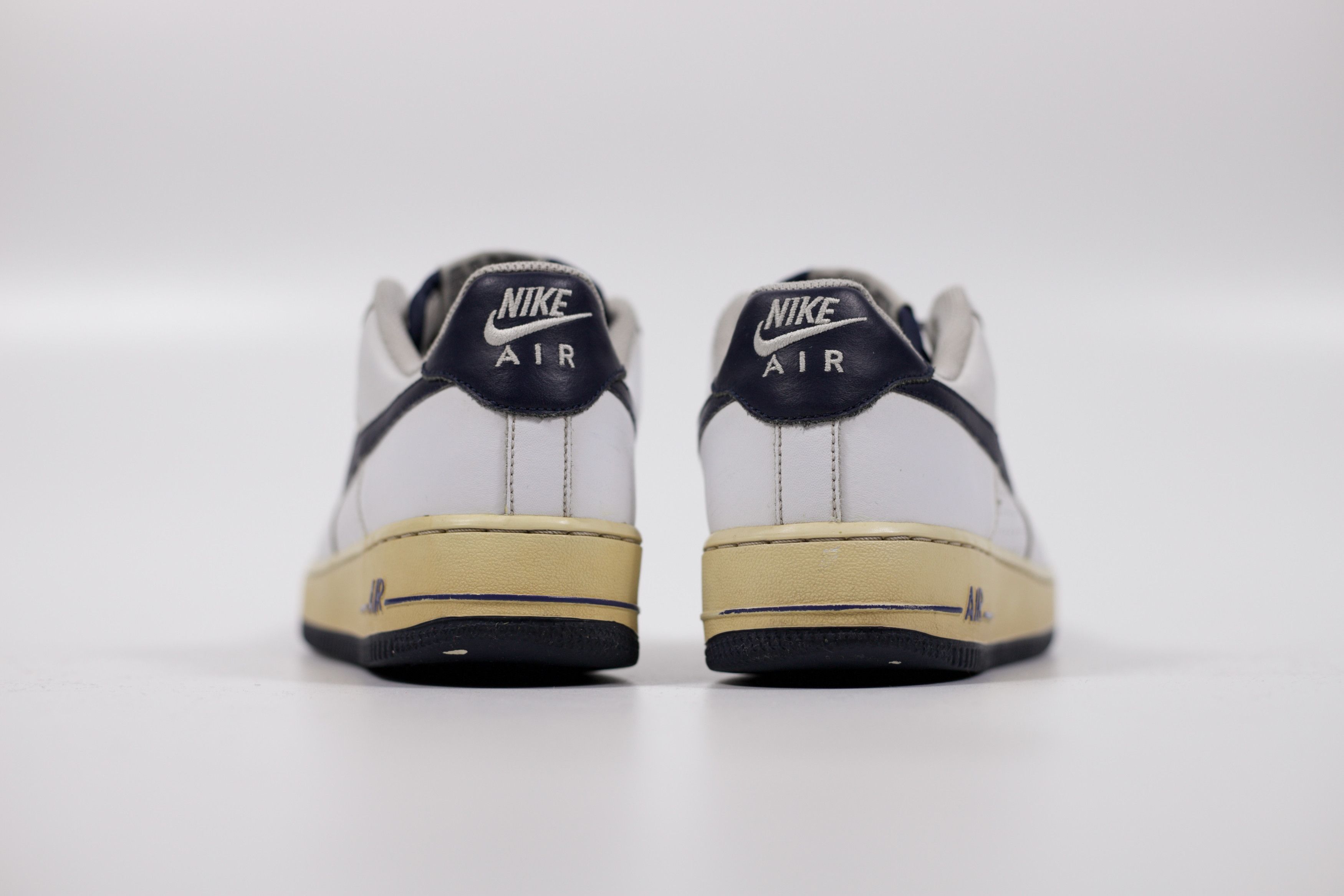 Nike 2009 Nike Air Force 1 Low Perf White Obsidian Size US 6 / EU 39 - 5 Thumbnail