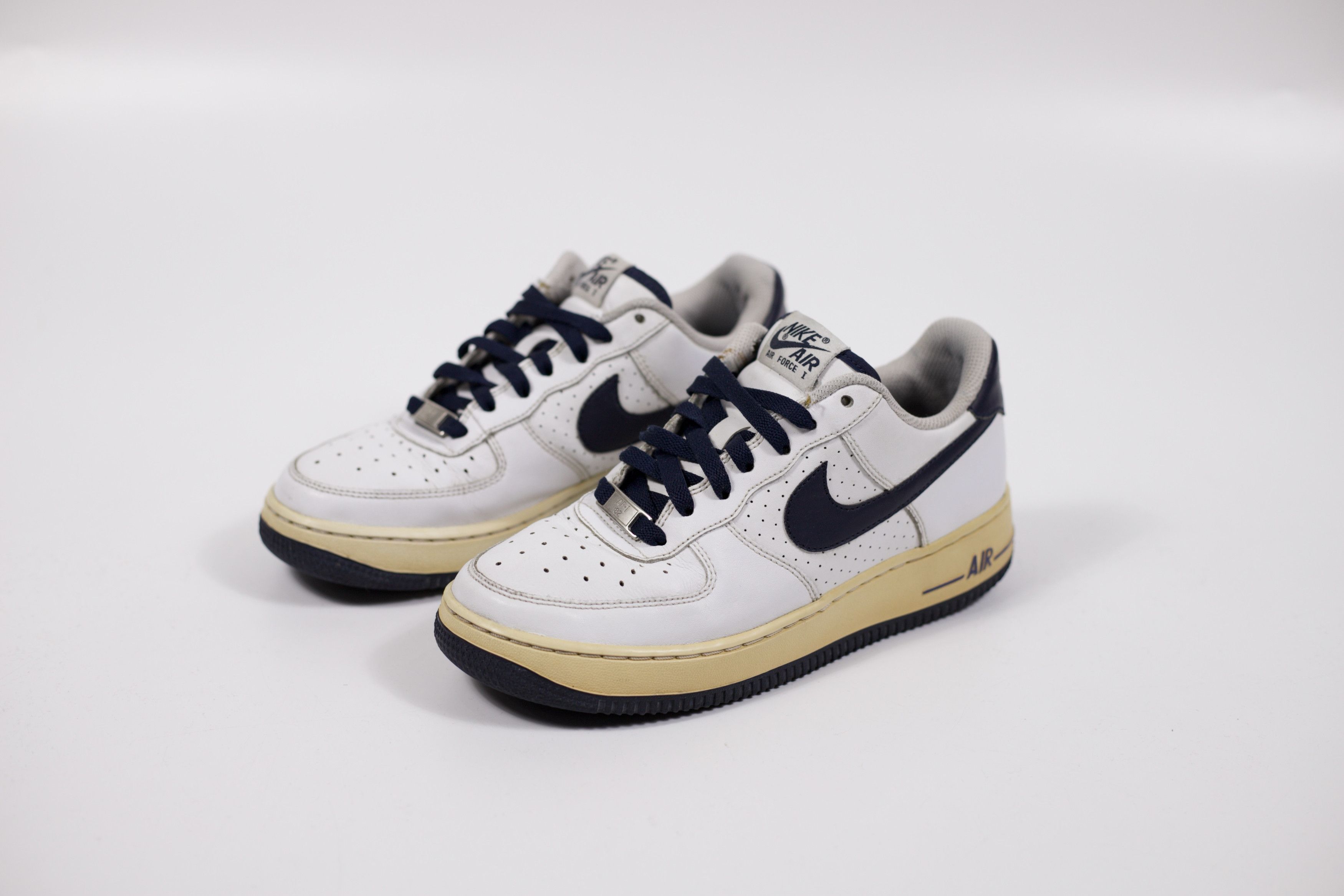 Nike 2009 Nike Air Force 1 Low Perf White Obsidian Size US 6 / EU 39 - 1 Thumbnail
