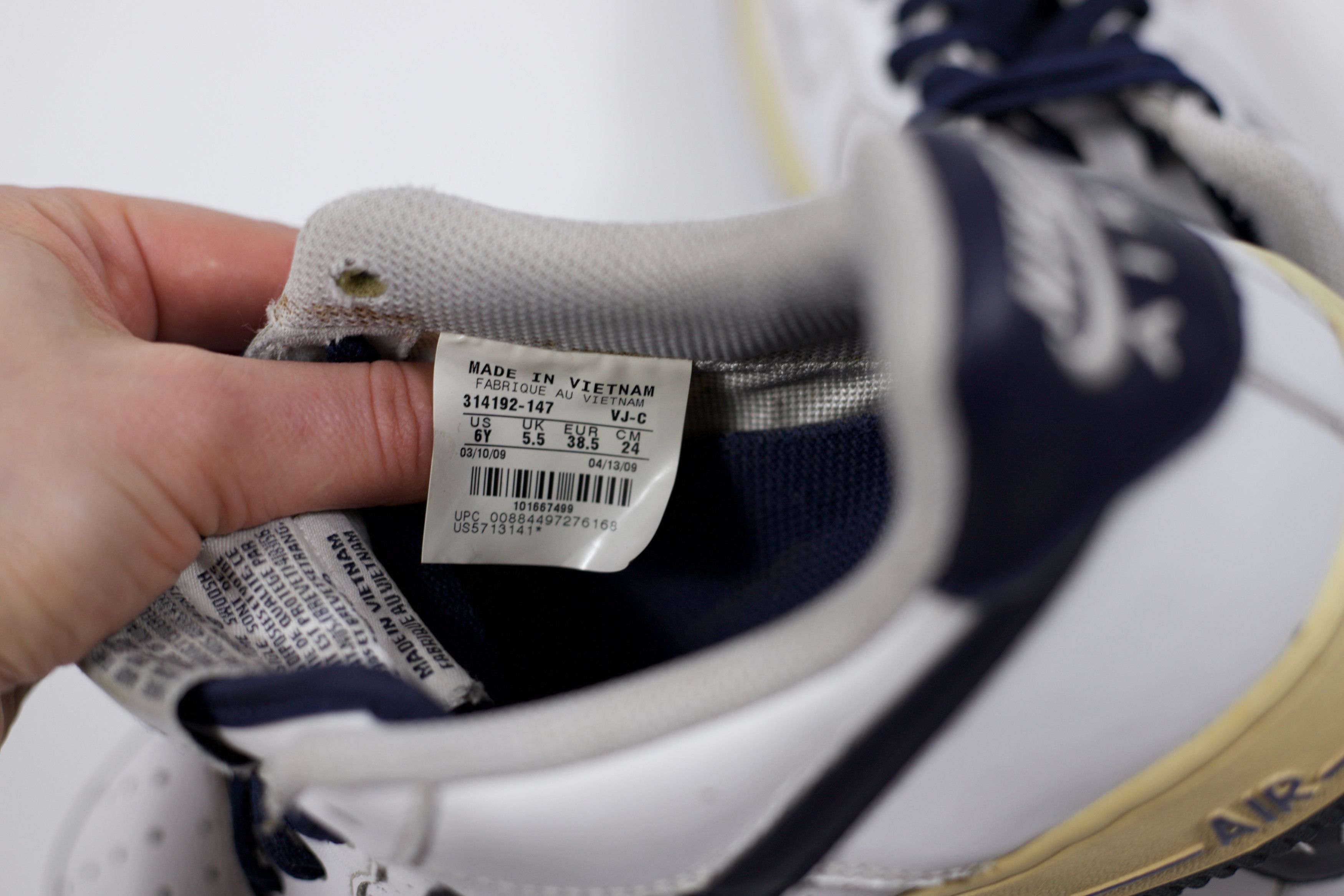Nike 2009 Nike Air Force 1 Low Perf White Obsidian Size US 6 / EU 39 - 10 Thumbnail