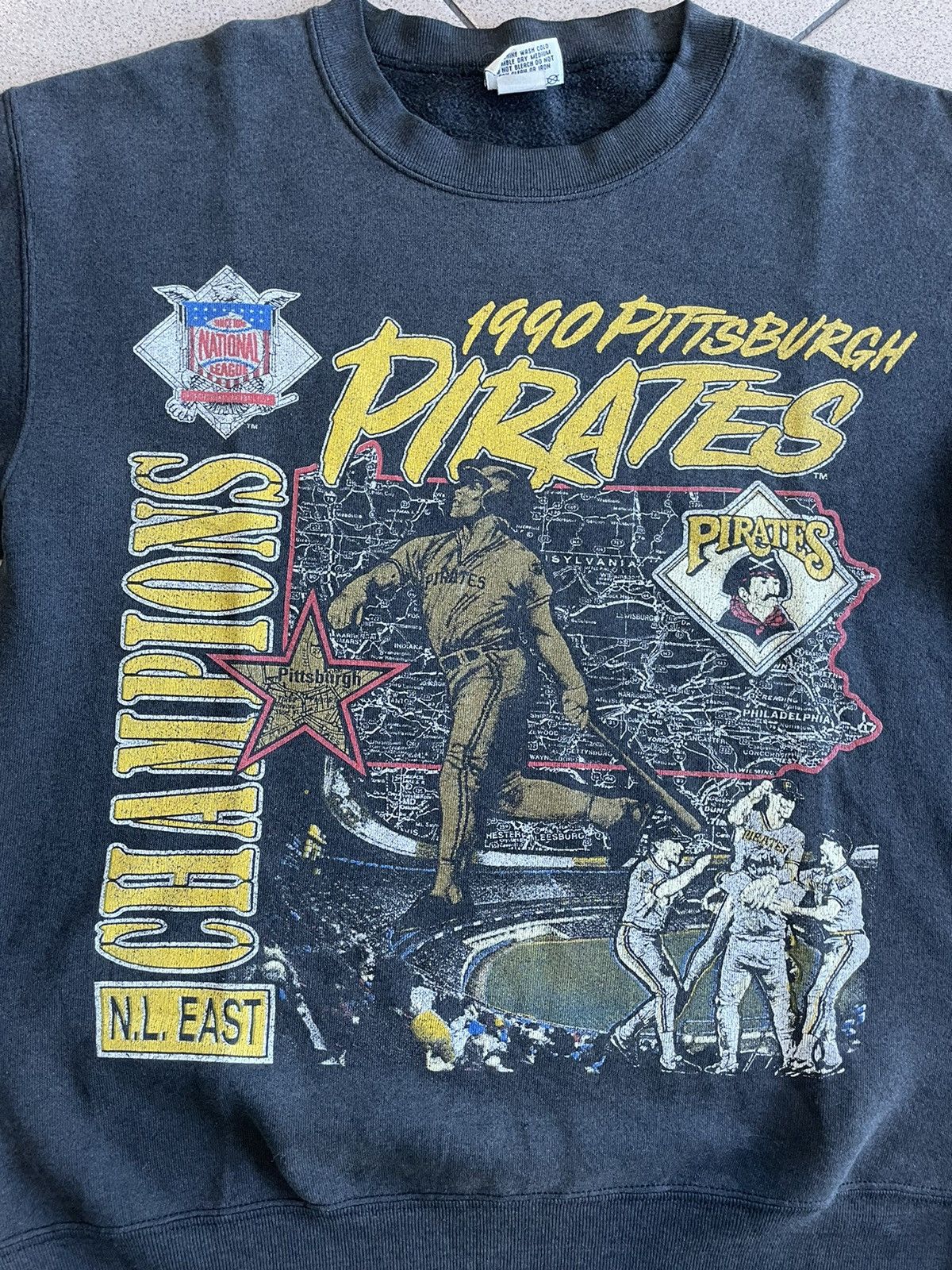 MLB 1990 Pittsburg Pirates Stadium History Chest Logo Sweaters Size US L / EU 52-54 / 3 - 5 Thumbnail