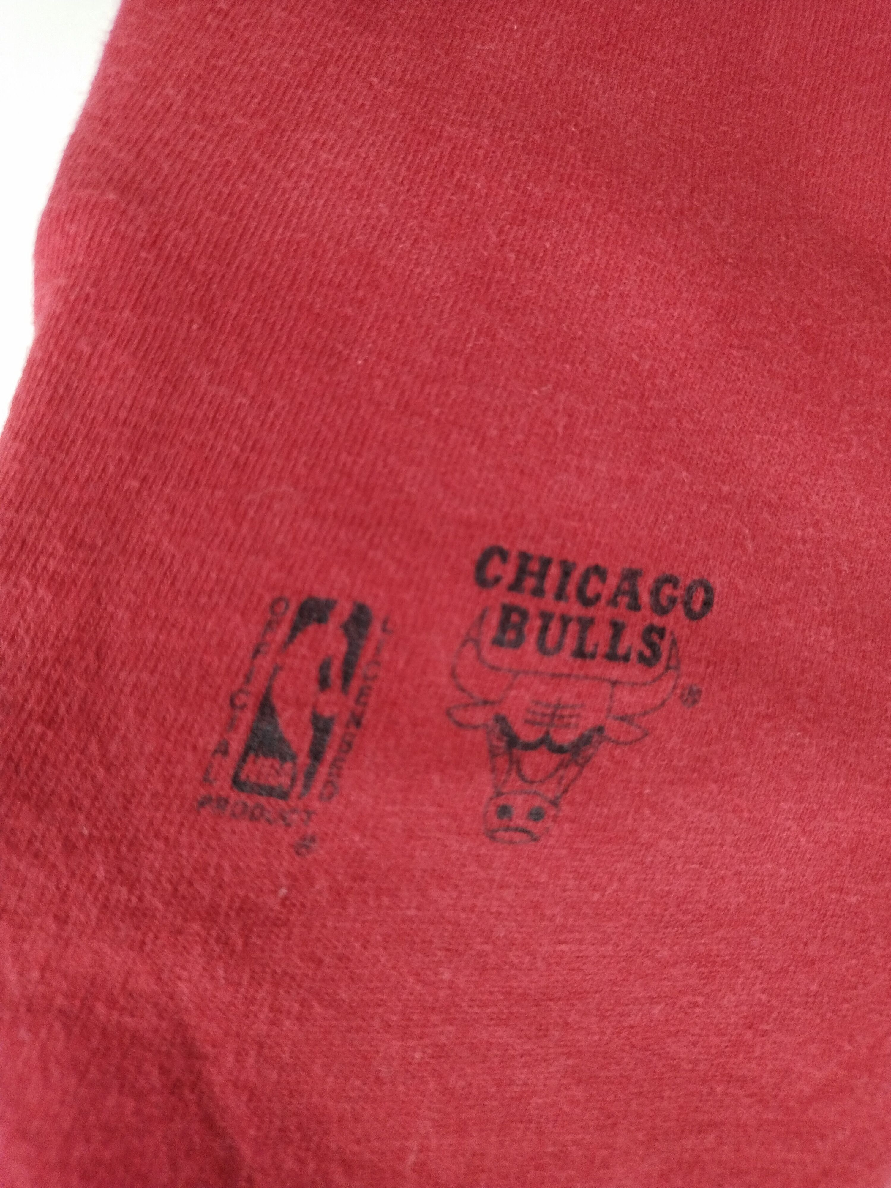 NBA THRASHED VINTAGE CHICAGO BULLS STARTER RED TEE Size US S / EU 44-46 / 1 - 7 Thumbnail