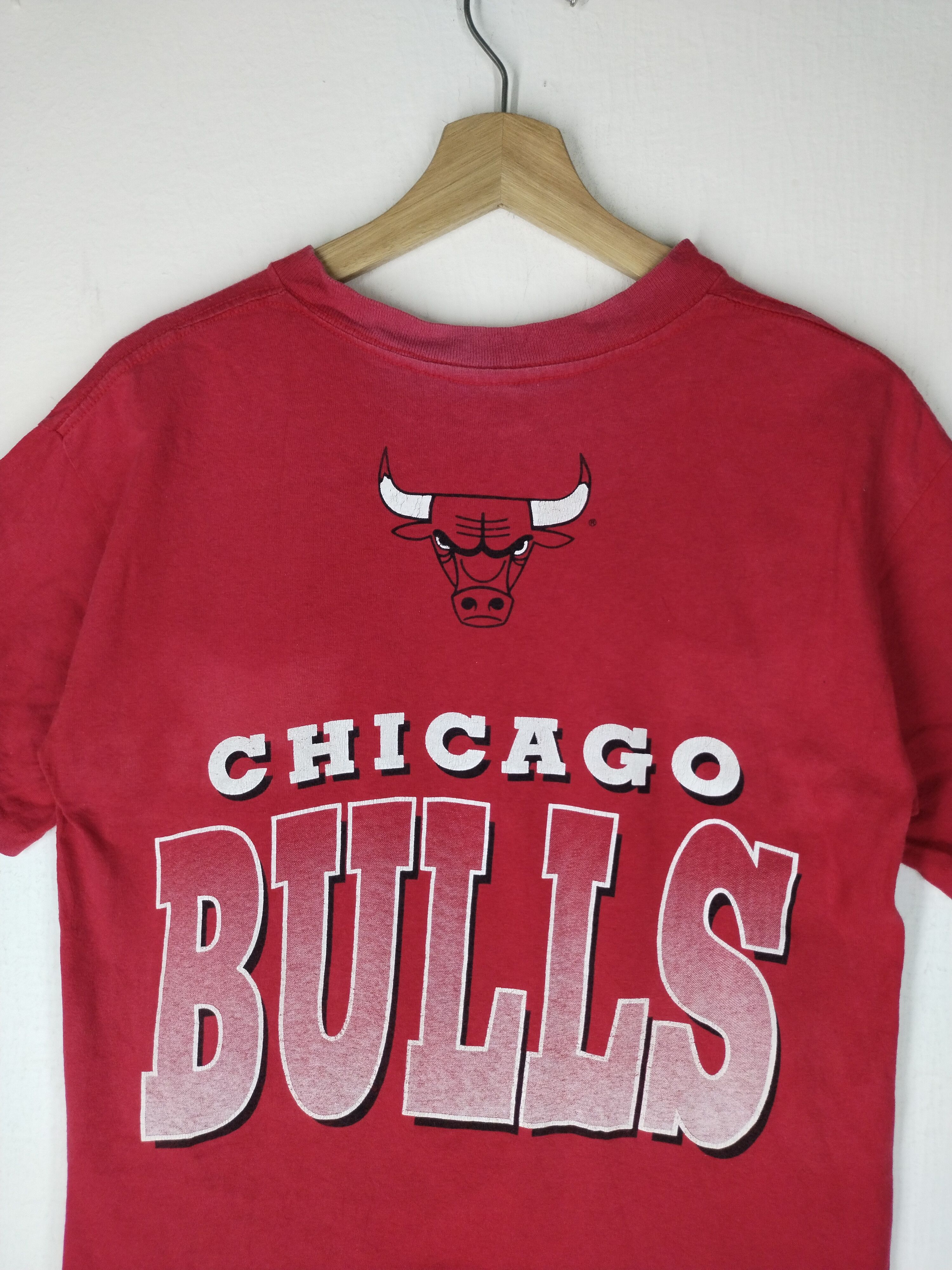 NBA THRASHED VINTAGE CHICAGO BULLS STARTER RED TEE Size US S / EU 44-46 / 1 - 5 Thumbnail