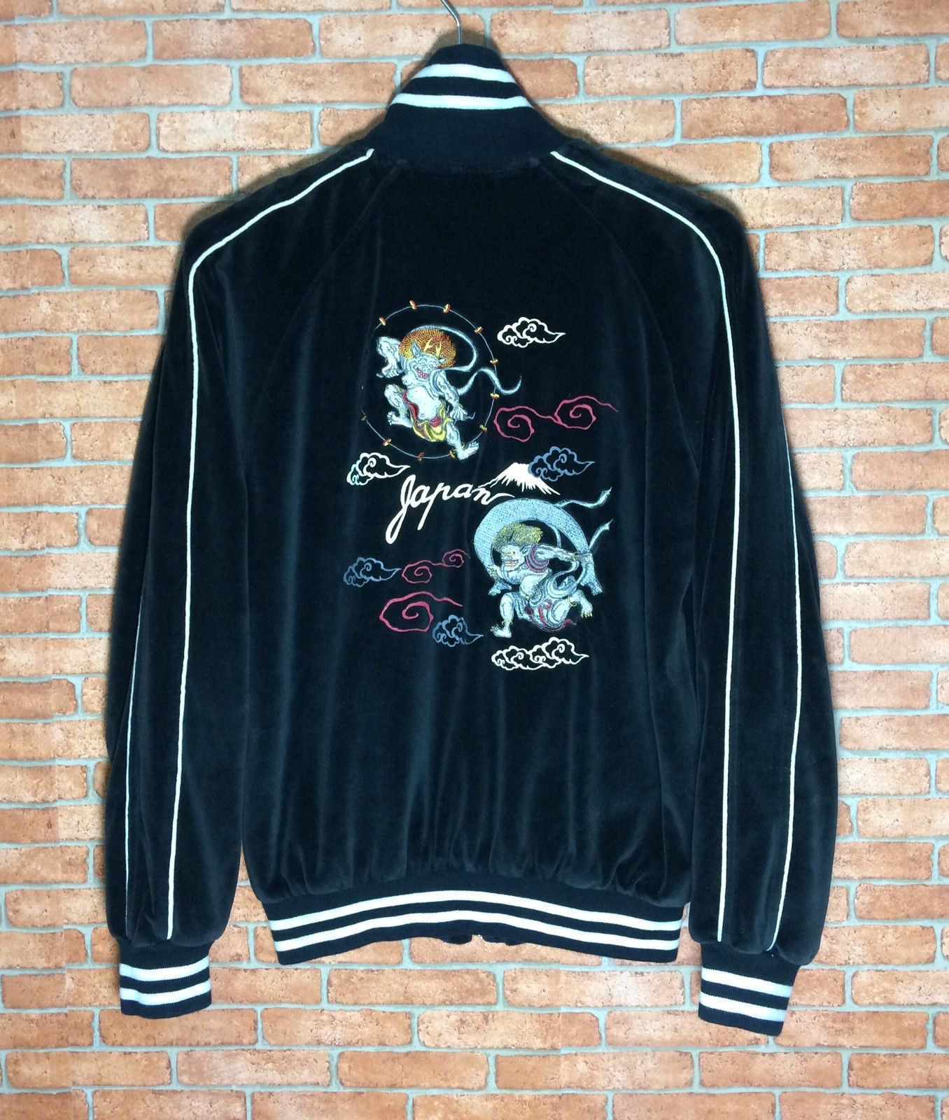 Vintage Sukajan Fujin Raijin Velvet