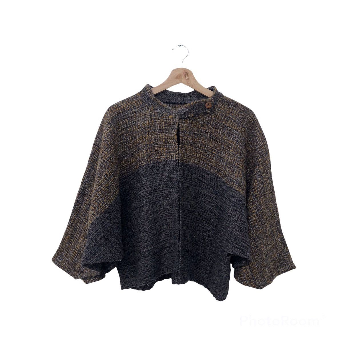 Japanese Brand VINTAGE CROPPED LONG SLEEVE TRITONE COLOUR Size US M / EU 48-50 / 2 - 1 Thumbnail