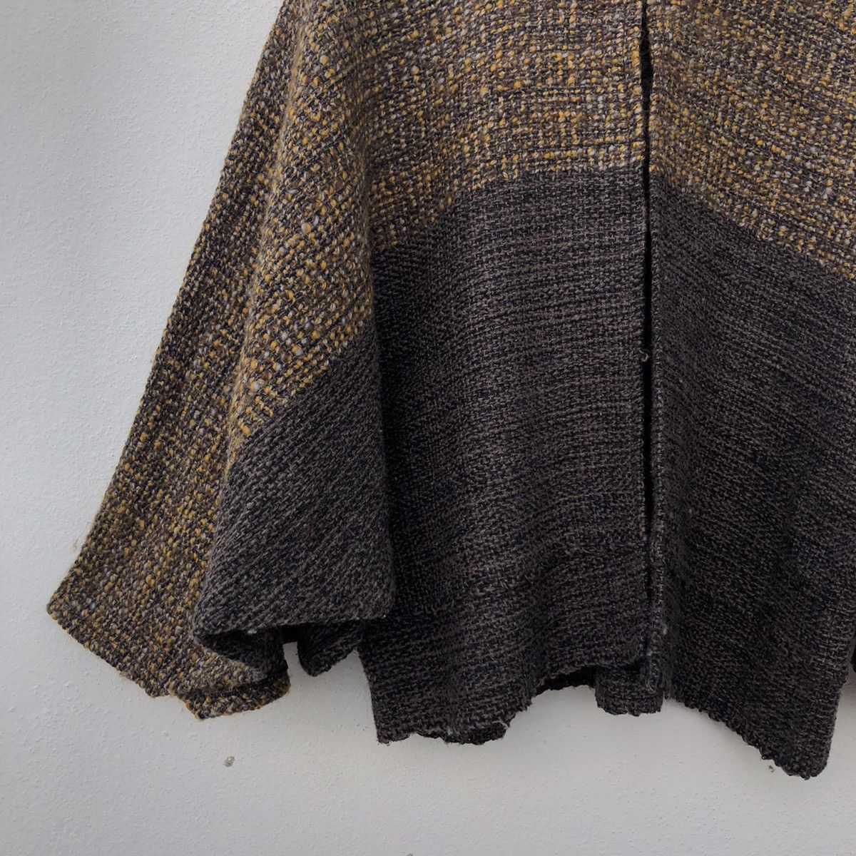 Japanese Brand VINTAGE CROPPED LONG SLEEVE TRITONE COLOUR Size US M / EU 48-50 / 2 - 3 Thumbnail