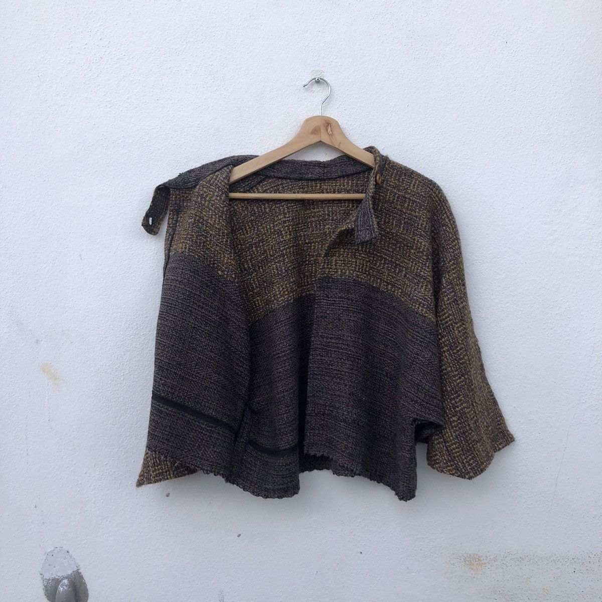 Japanese Brand VINTAGE CROPPED LONG SLEEVE TRITONE COLOUR Size US M / EU 48-50 / 2 - 8 Thumbnail