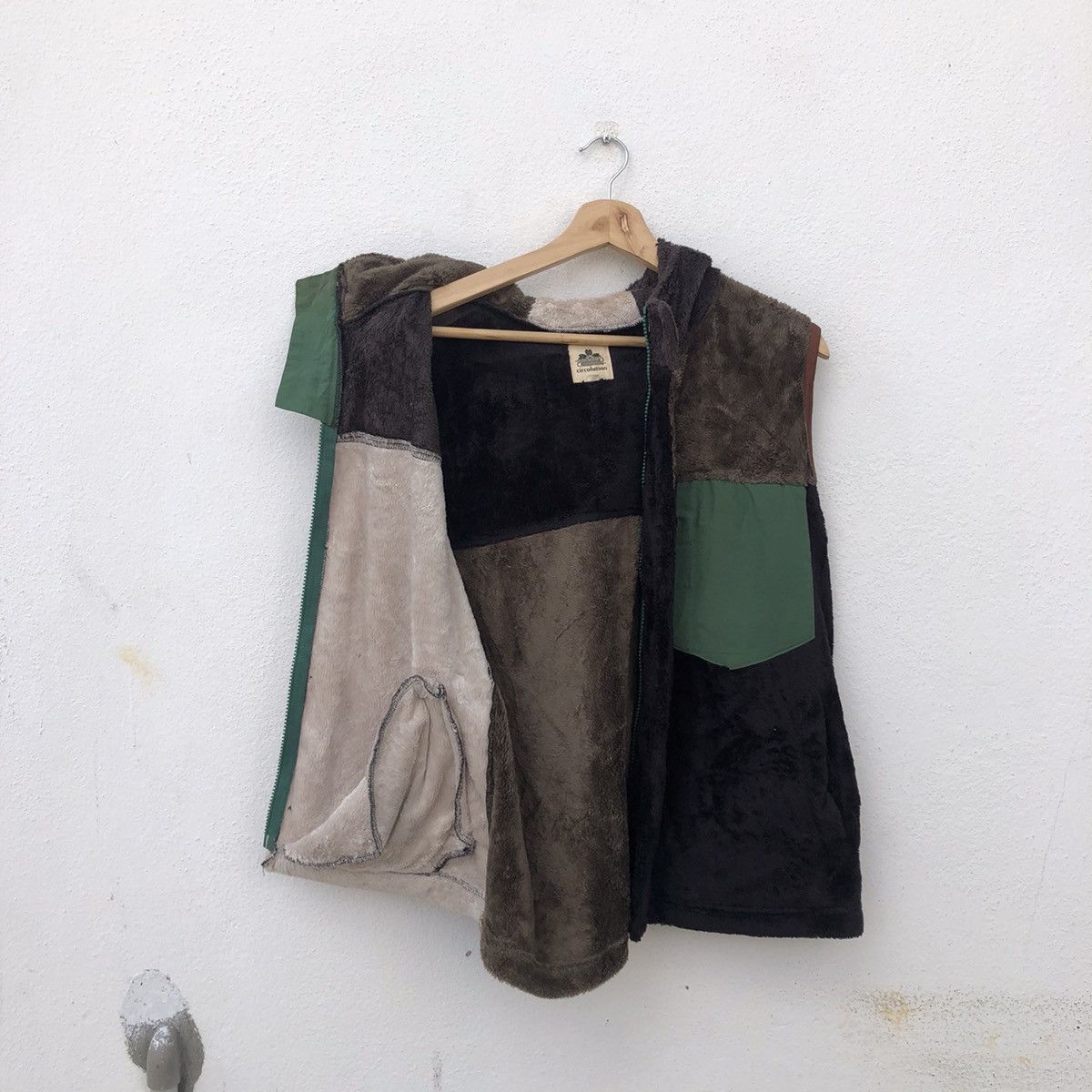 Japanese Brand CIRCULATION FLEECE VEST TRITONE COLOUR NICE DESIGN Size US M / EU 48-50 / 2 - 6 Thumbnail
