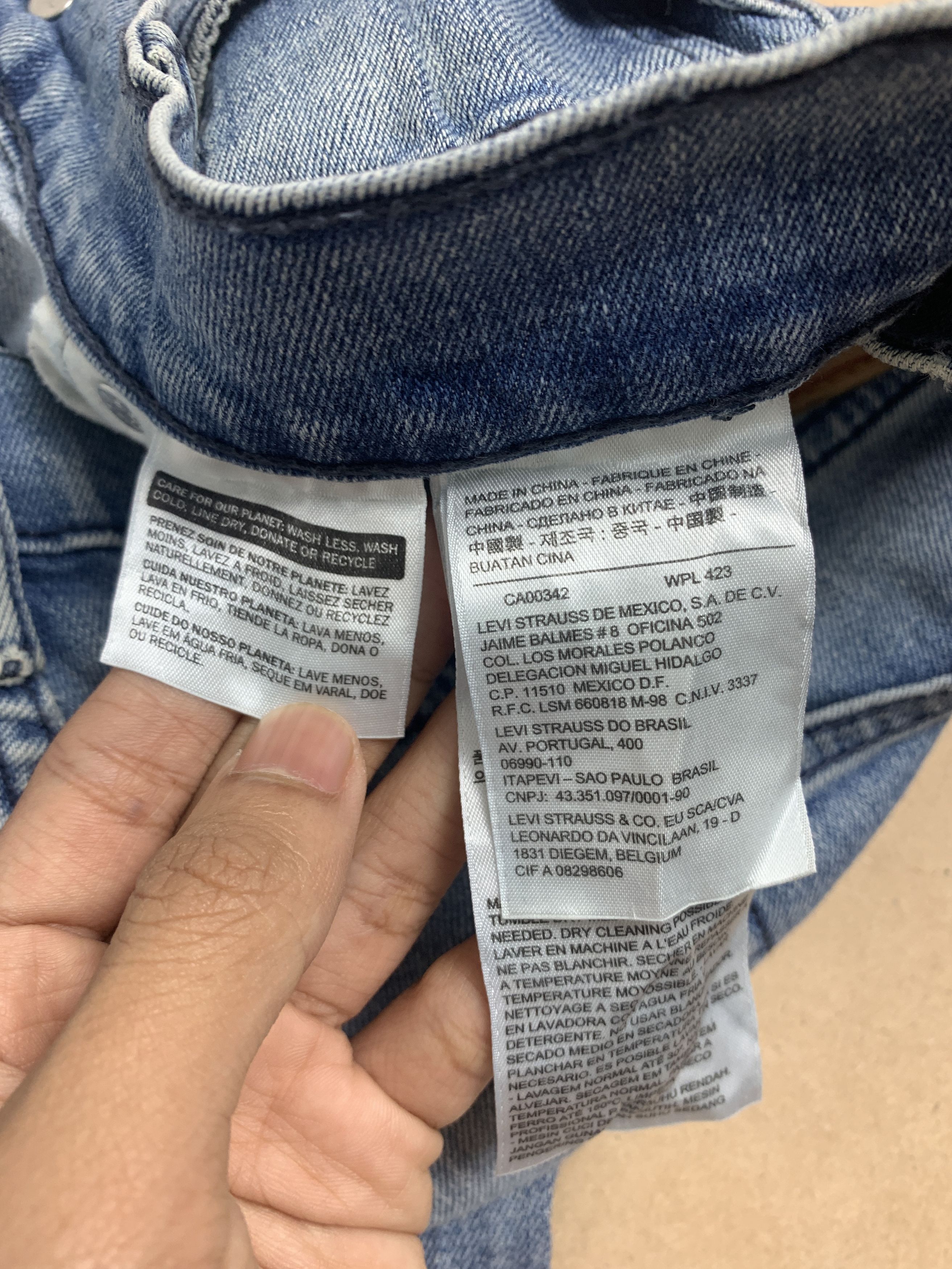 Levi's × Vintage Vintage LEVI'S 514 Distressed Straight Cut Mid Wash Jeans Size US 34 / EU 50 - 10 Thumbnail