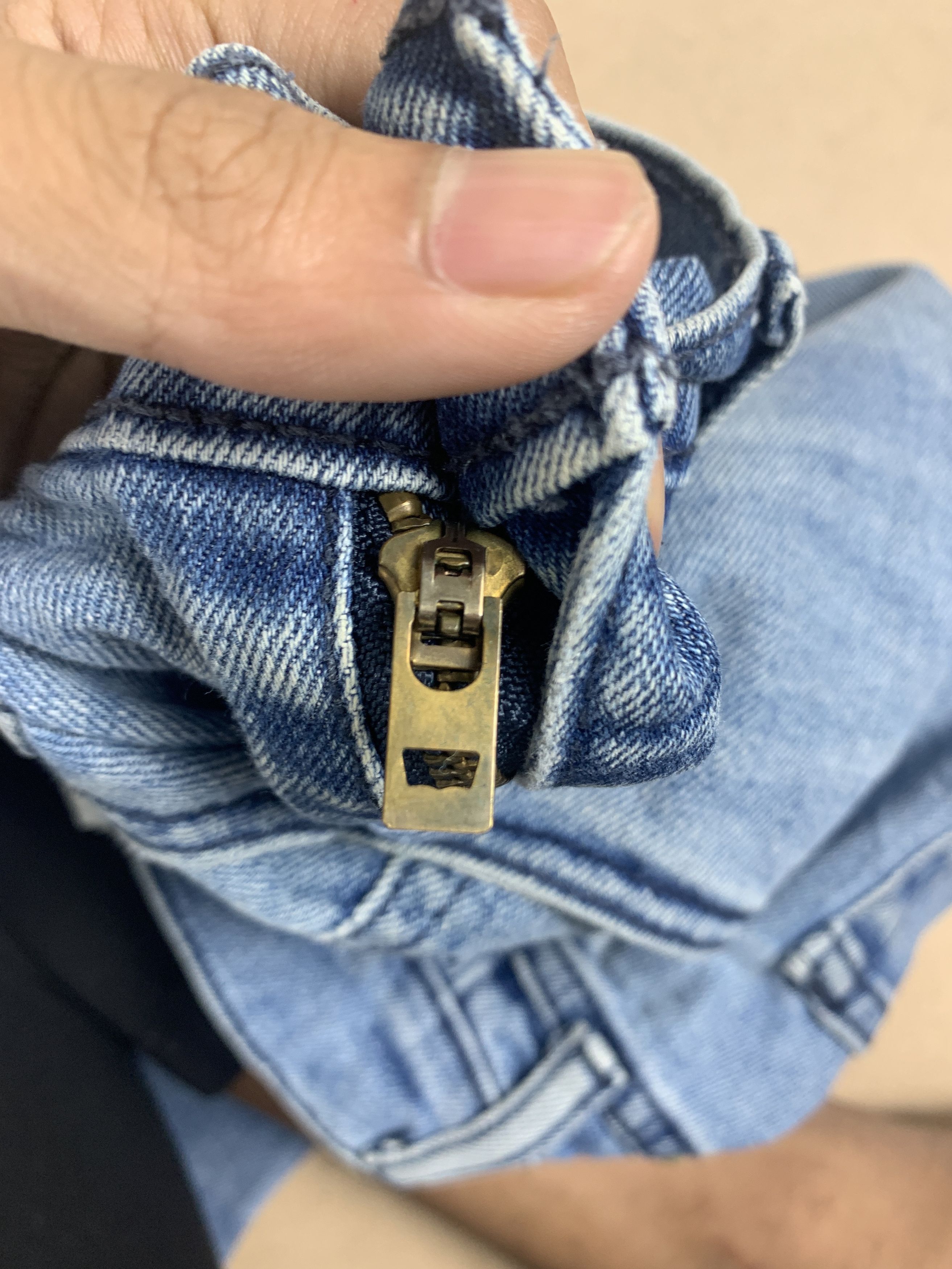 Levi's × Vintage Vintage LEVI'S 514 Distressed Straight Cut Mid Wash Jeans Size US 34 / EU 50 - 18 Thumbnail