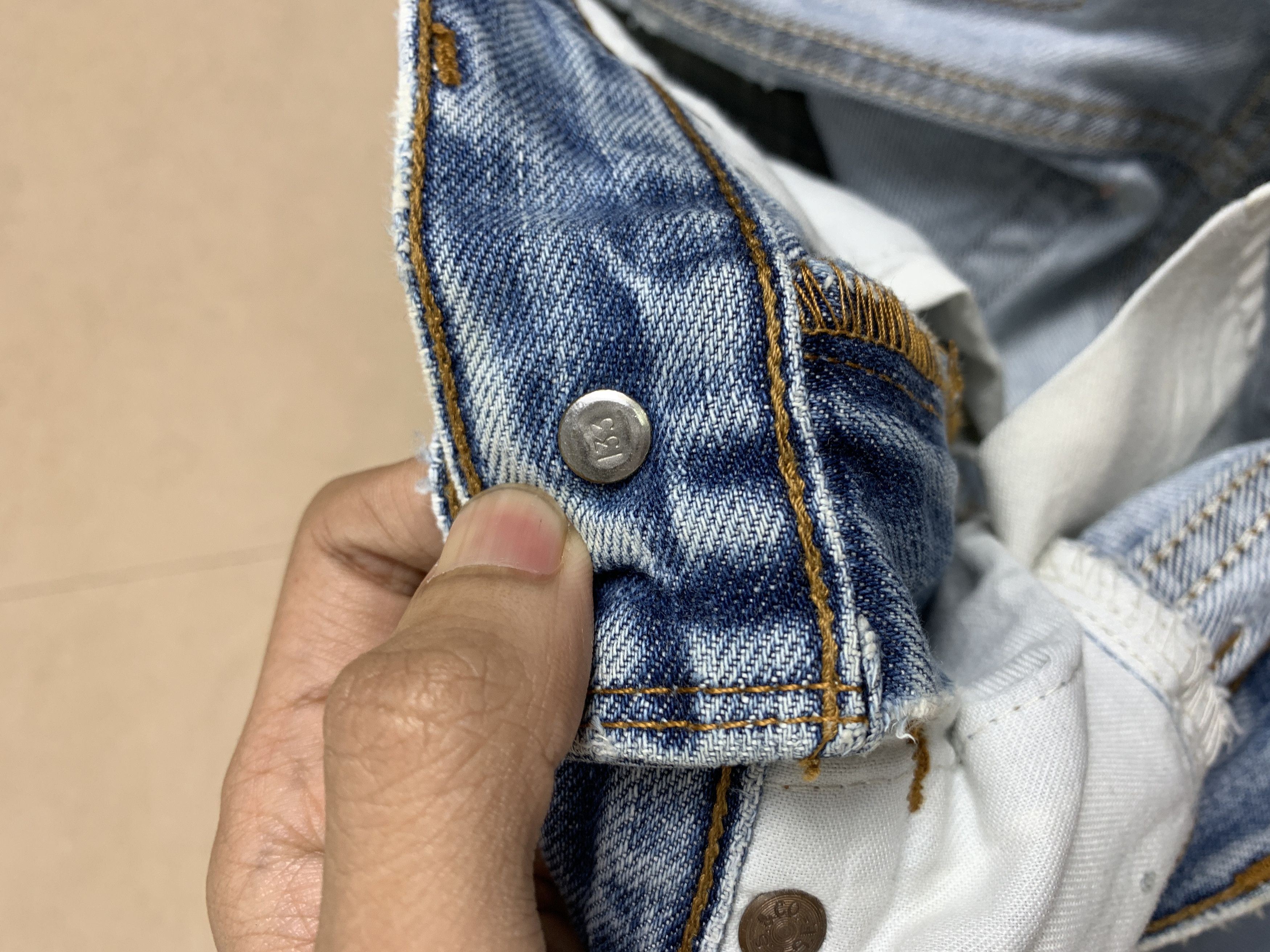 Levi's Vintage LEVI'S 517 Distressed Flared Bootcut Jeans P0143 Size US 26 / EU 42 - 12 Thumbnail
