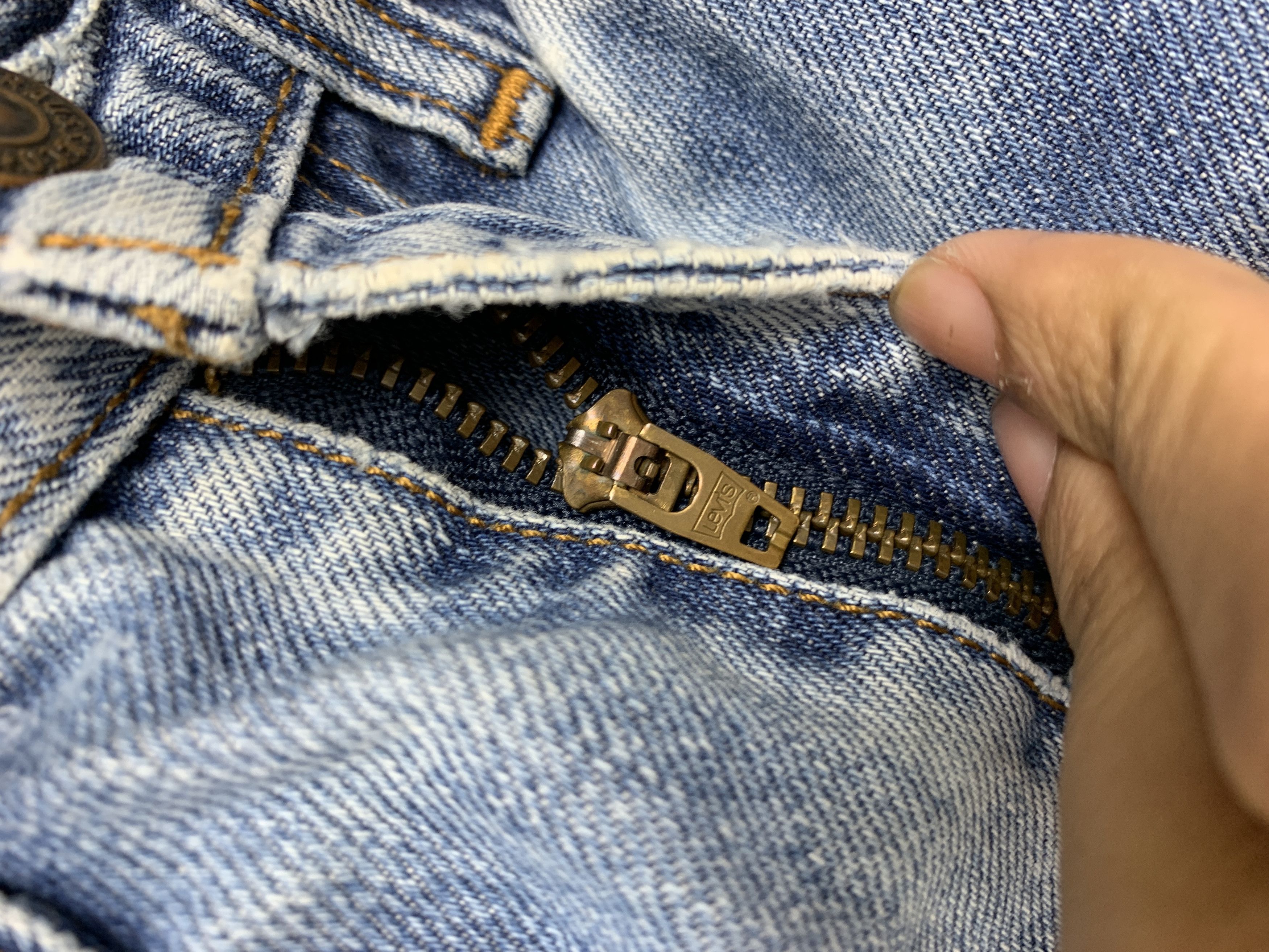 Levi's Vintage LEVI'S 517 Distressed Flared Bootcut Jeans P0143 Size US 26 / EU 42 - 14 Thumbnail