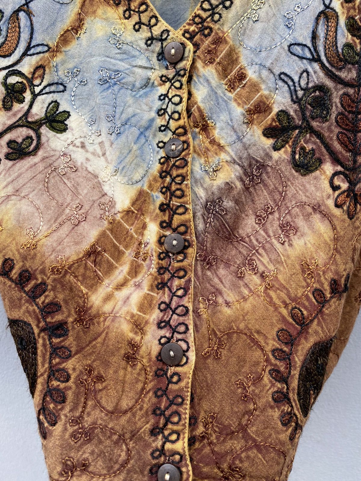 Vintage vintage rare embroidery vest 100% rayon motive to elephant Size US L / EU 52-54 / 3 - 4 Thumbnail