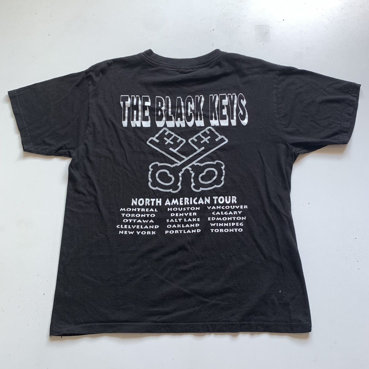 Band Tees Vintage 2000s The Black Keys Graphic Band T Shirt Large Rare Size US M / EU 48-50 / 2 - 3 Thumbnail