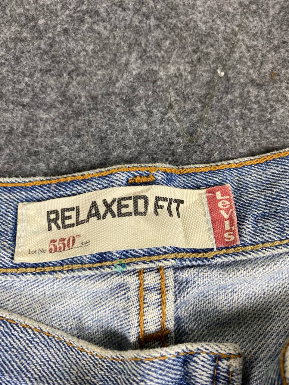 Levi's vintage levis 550 relaxed fit distressed denim Size US 39 - 16 Thumbnail