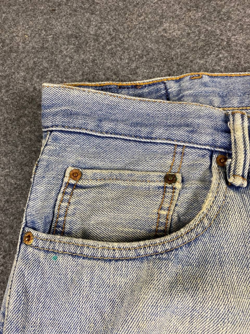 Levi's vintage levis 550 relaxed fit distressed denim Size US 39 - 14 Thumbnail