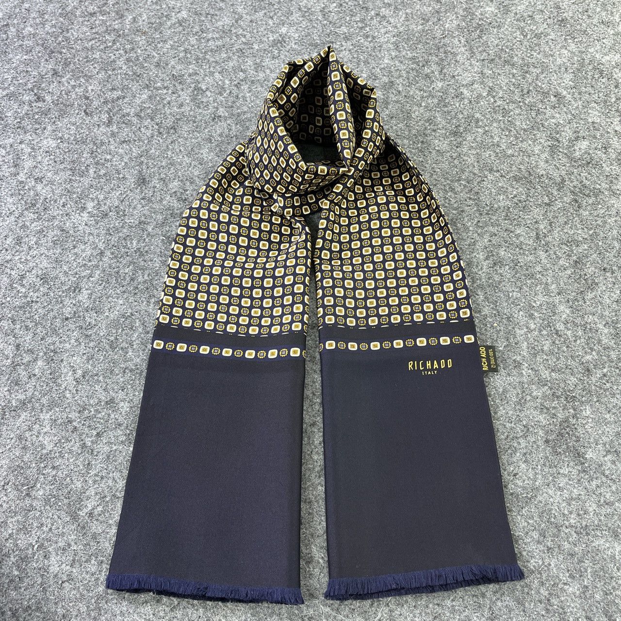 Vintage RICHADO ITALY SILK SCARVES / MUFFLER / NECKWEAR T548 Size ONE SIZE - 1 Thumbnail