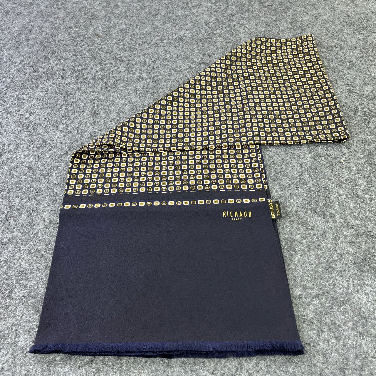 Vintage RICHADO ITALY SILK SCARVES / MUFFLER / NECKWEAR T548 Size ONE SIZE - 4 Thumbnail