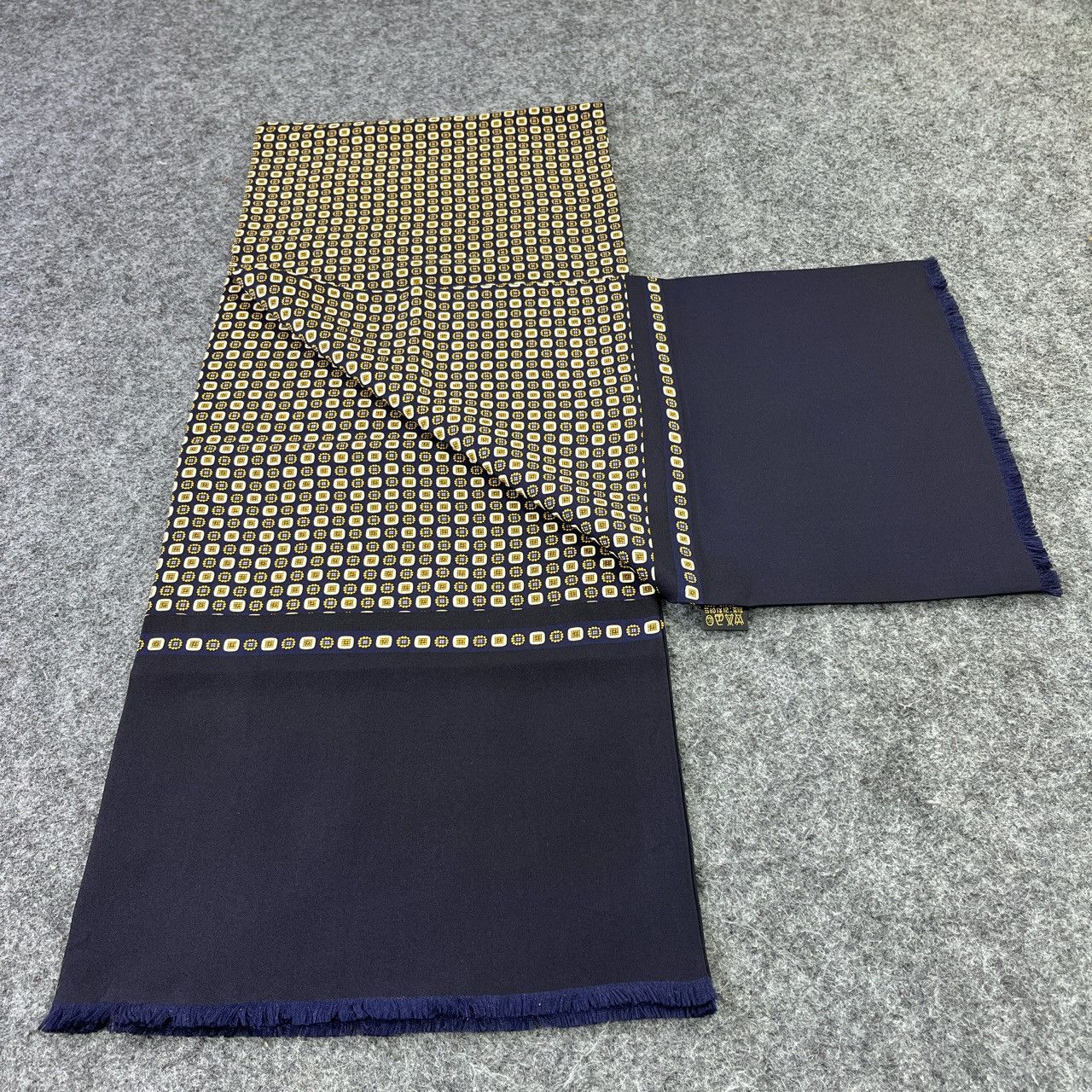 Vintage RICHADO ITALY SILK SCARVES / MUFFLER / NECKWEAR T548 Size ONE SIZE - 3 Thumbnail