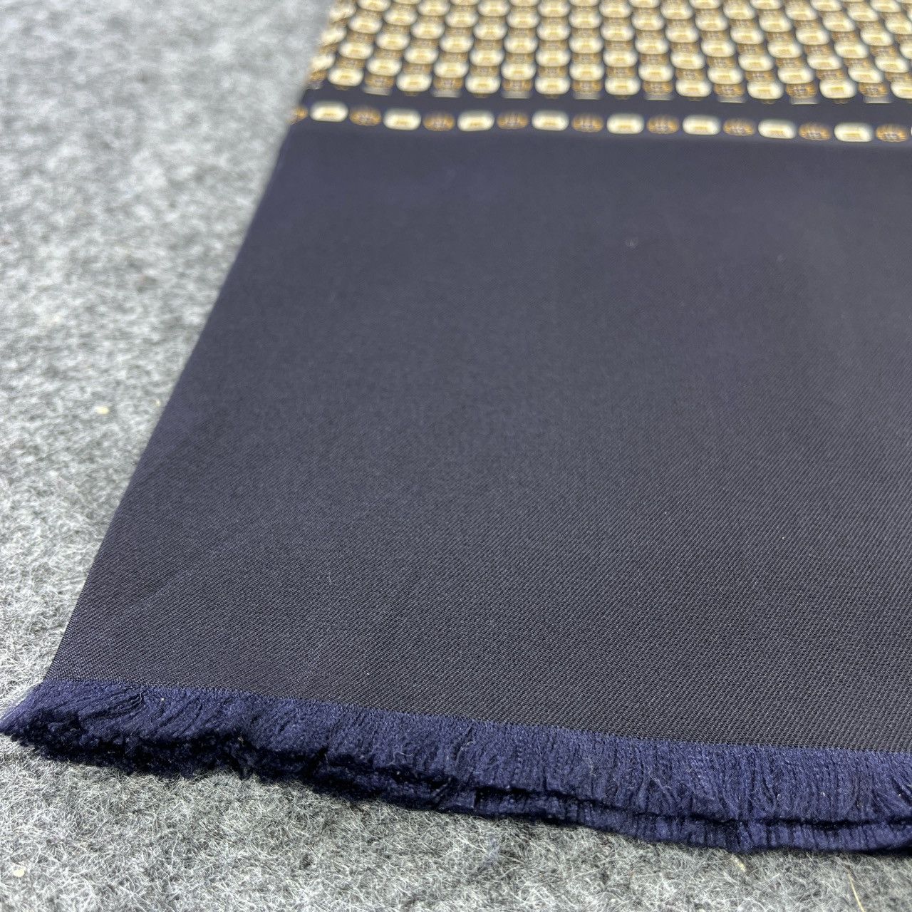 Vintage RICHADO ITALY SILK SCARVES / MUFFLER / NECKWEAR T548 Size ONE SIZE - 6 Thumbnail