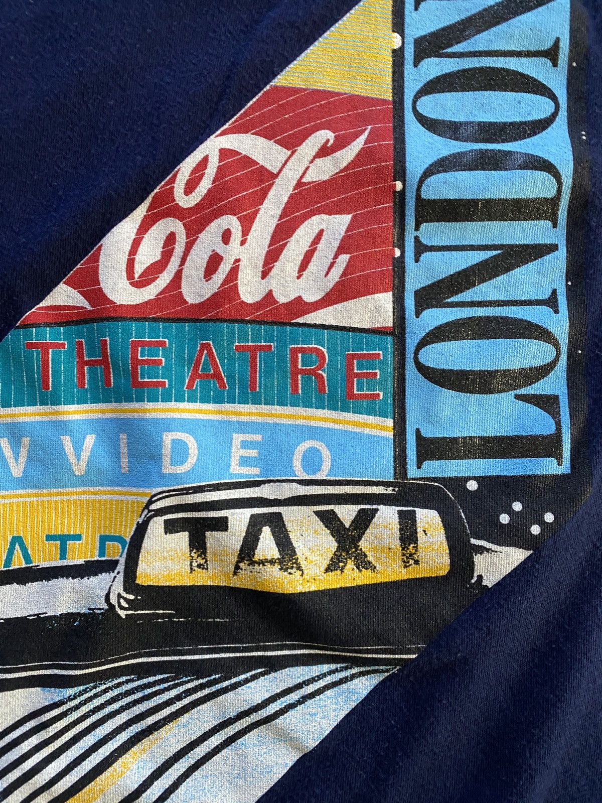 Vintage Vintage 1989 London Taxi Cola Video Sign Single Stitch Tee Size US S / EU 44-46 / 1 - 5 Thumbnail