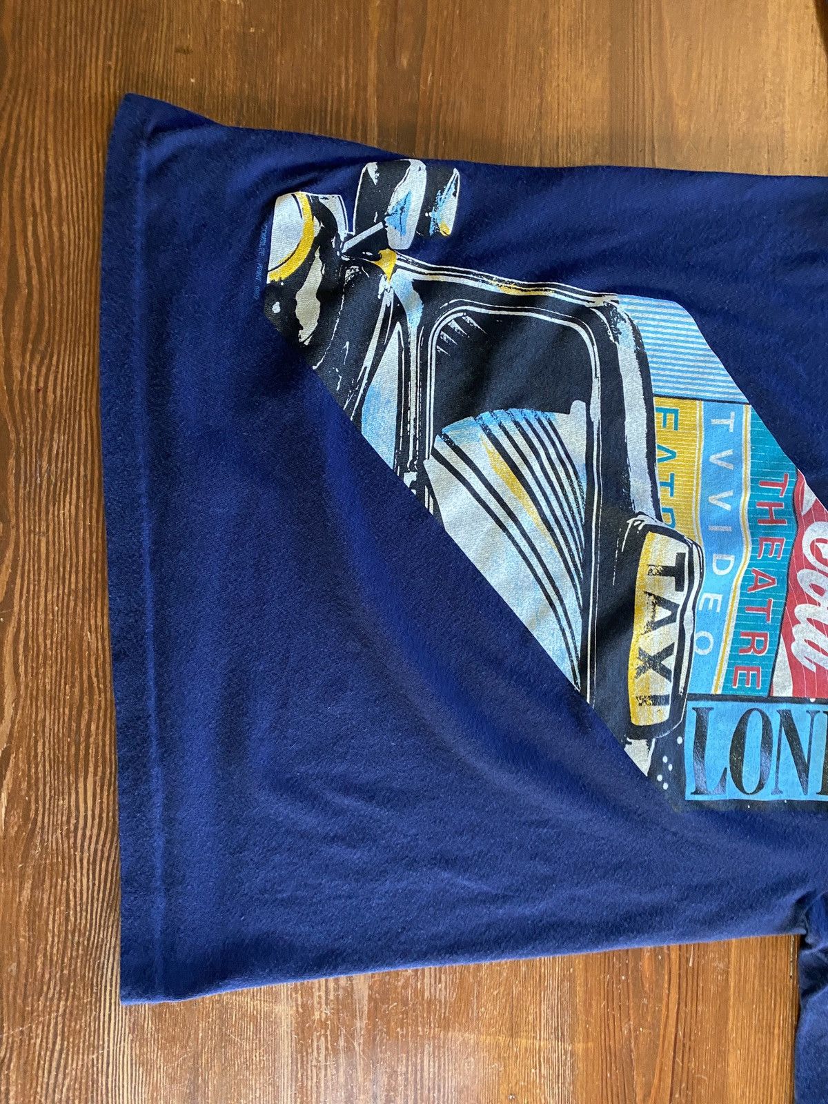 Vintage Vintage 1989 London Taxi Cola Video Sign Single Stitch Tee Size US S / EU 44-46 / 1 - 12 Thumbnail