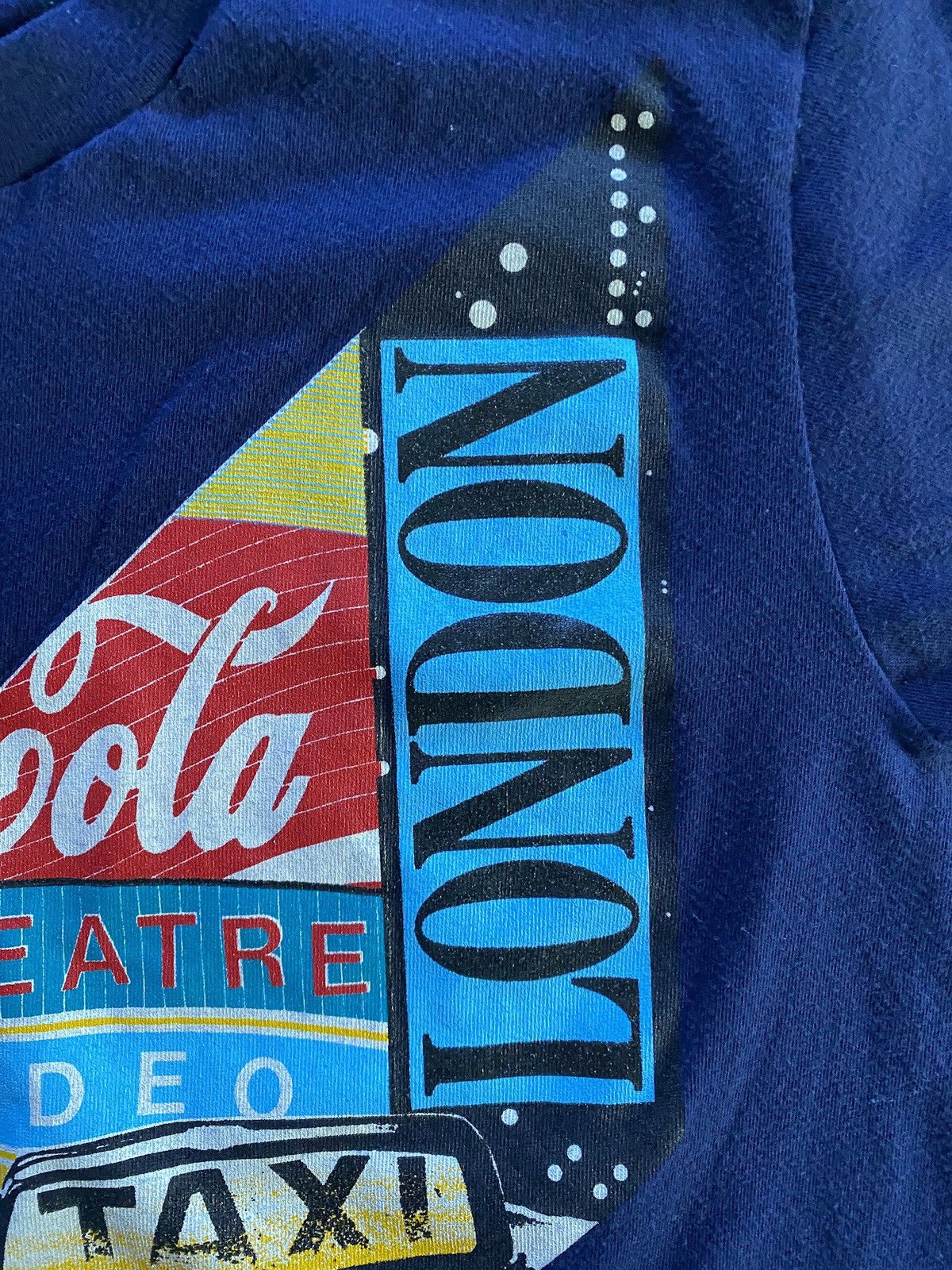 Vintage Vintage 1989 London Taxi Cola Video Sign Single Stitch Tee Size US S / EU 44-46 / 1 - 4 Thumbnail
