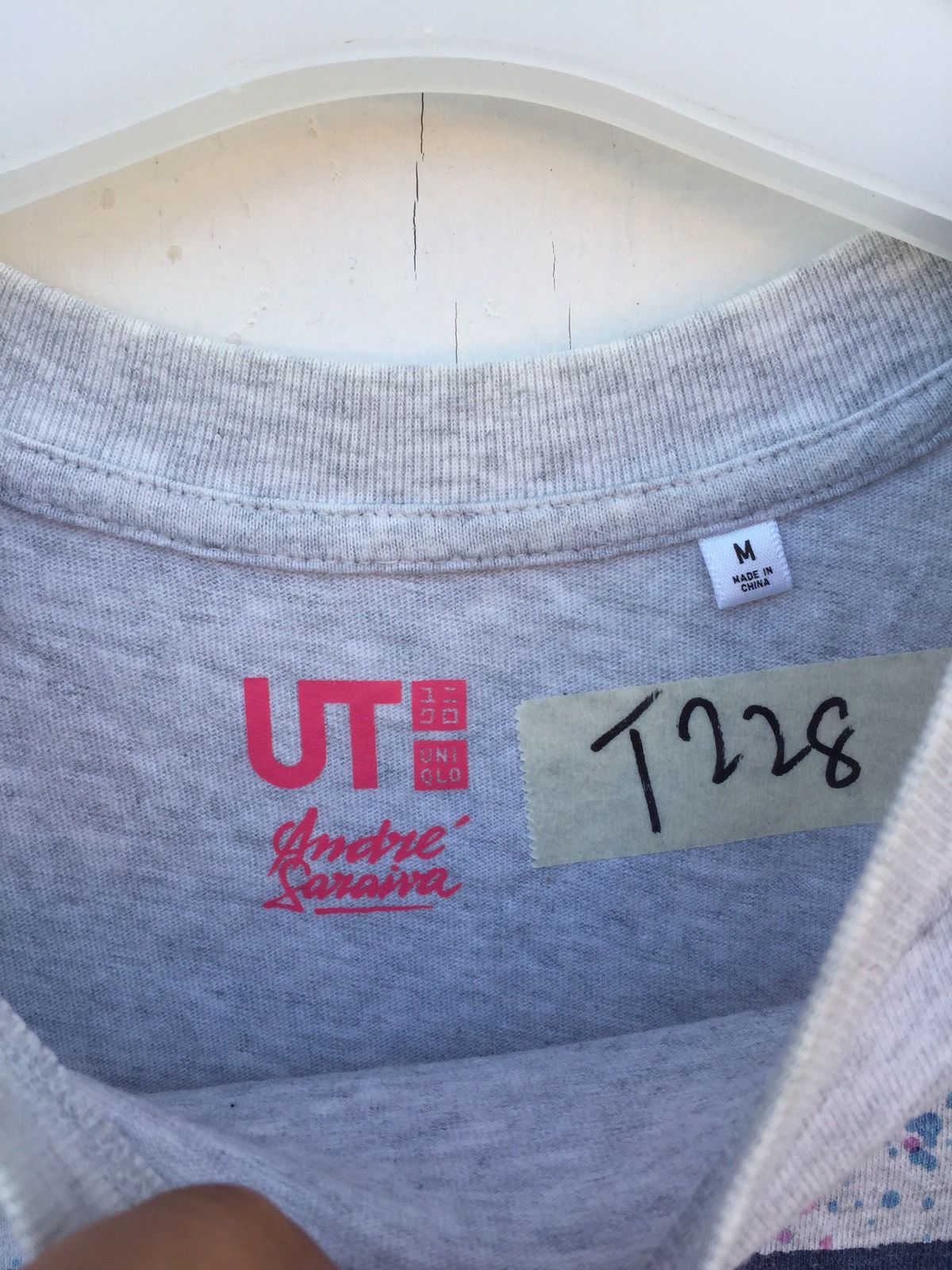 Uniqlo Uniqlo X Andre Saraira Big Logo Shirt Size US M / EU 48-50 / 2 - 3 Thumbnail