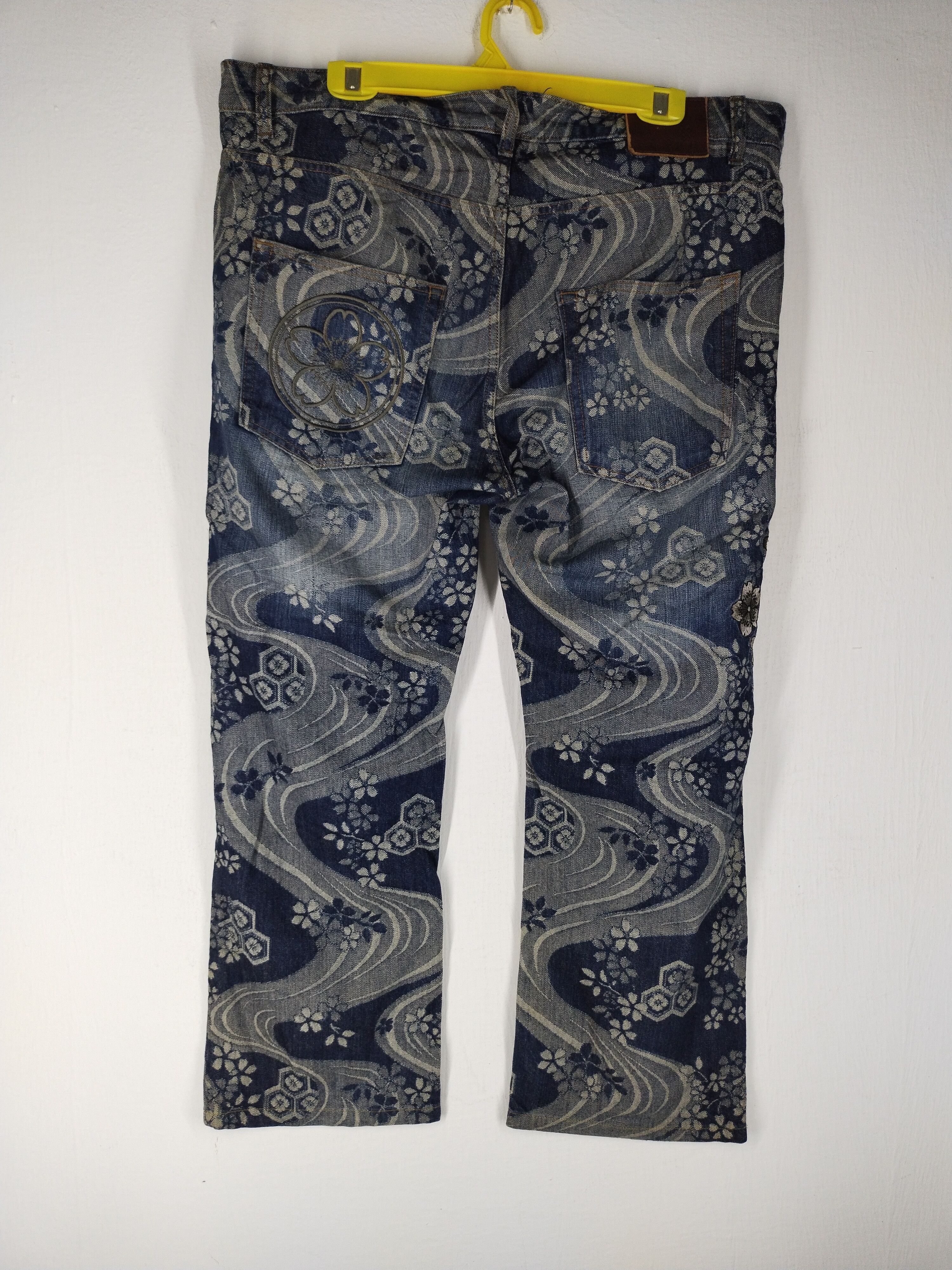 Japanese Brand BLUE FLORAL PRINT JEANS UNISEX Size 42" / US 20 - 4 Thumbnail