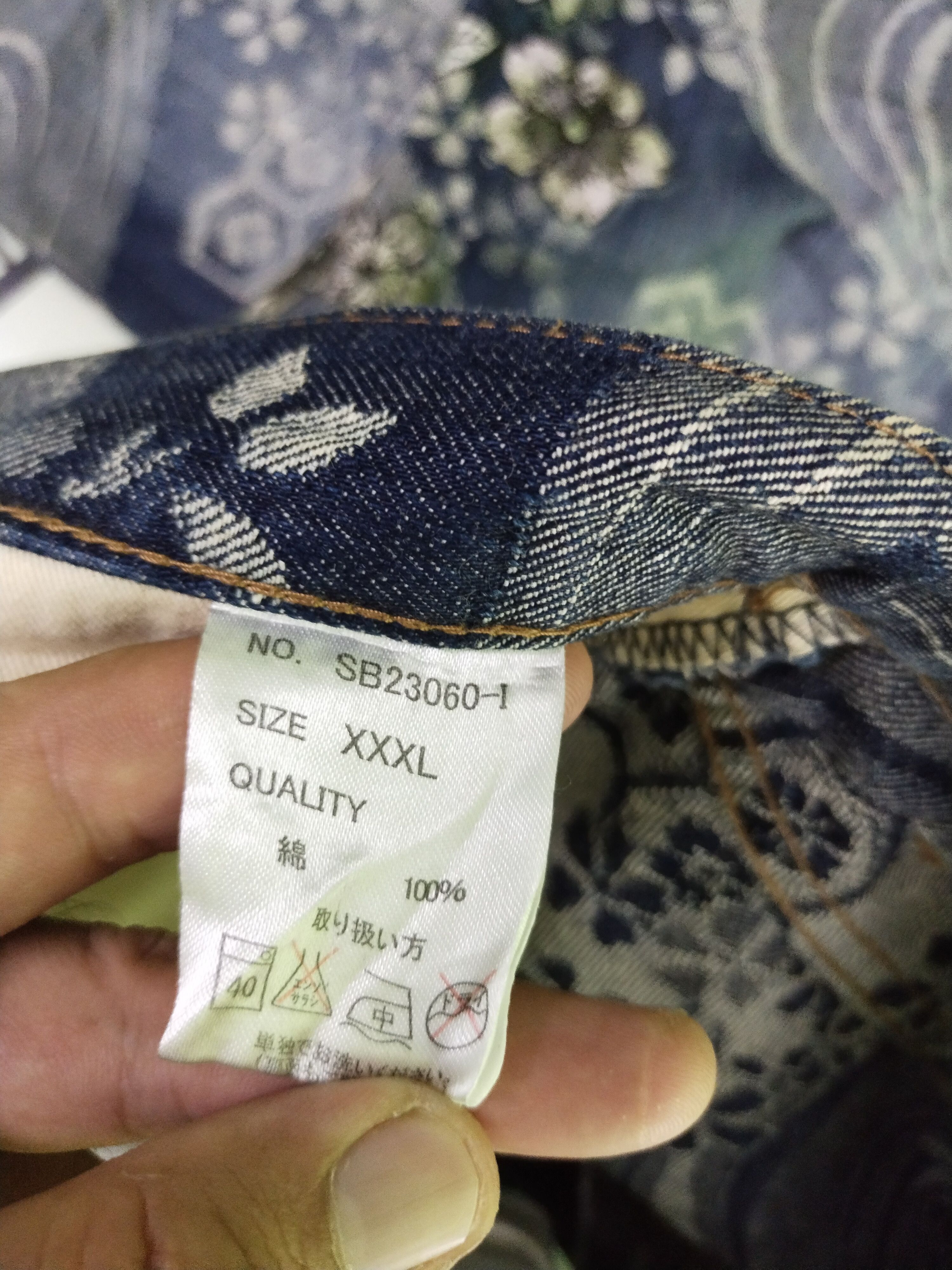 Japanese Brand BLUE FLORAL PRINT JEANS UNISEX Size 42" / US 20 - 12 Thumbnail