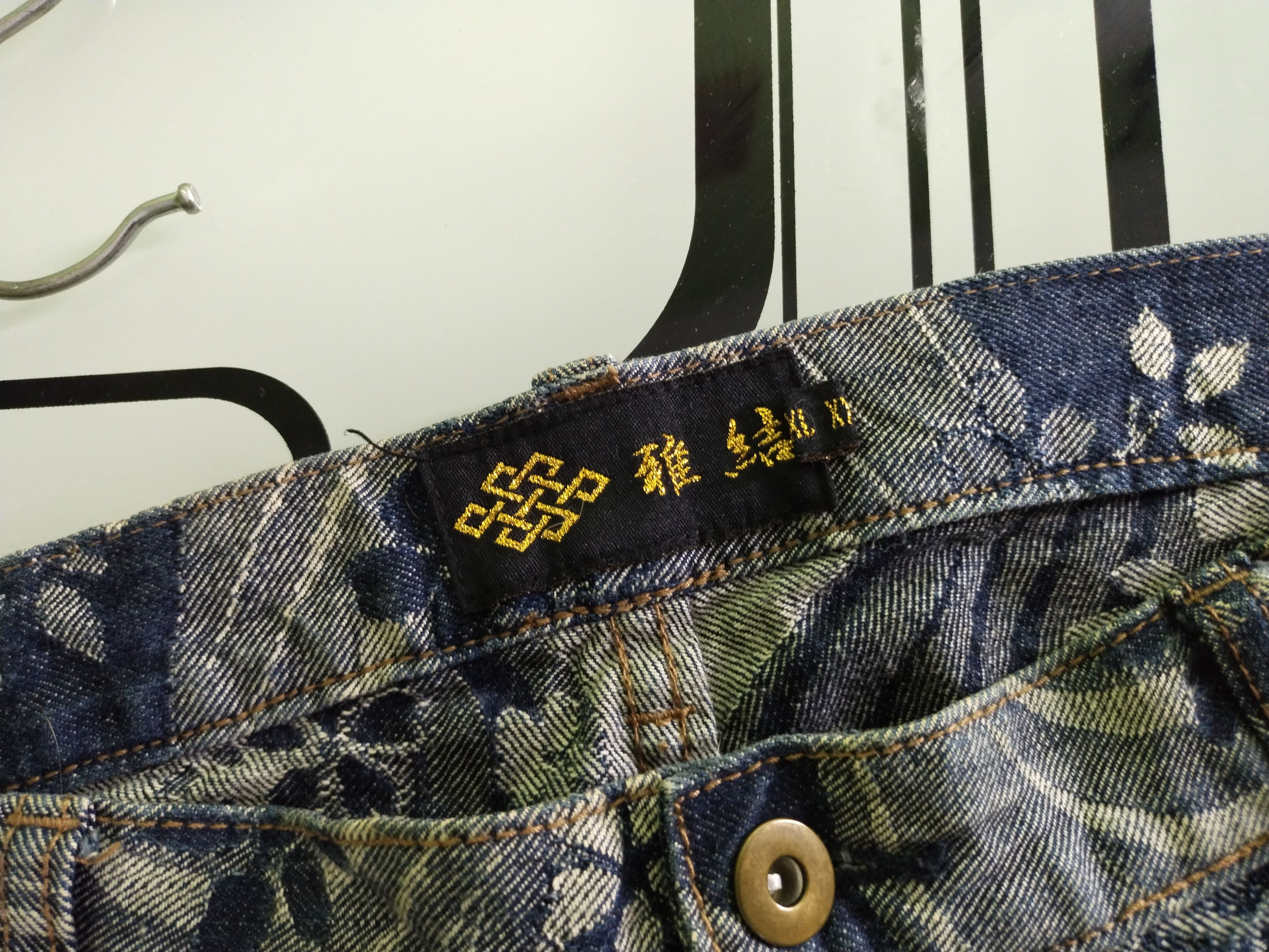 Japanese Brand BLUE FLORAL PRINT JEANS UNISEX Size 42" / US 20 - 7 Thumbnail